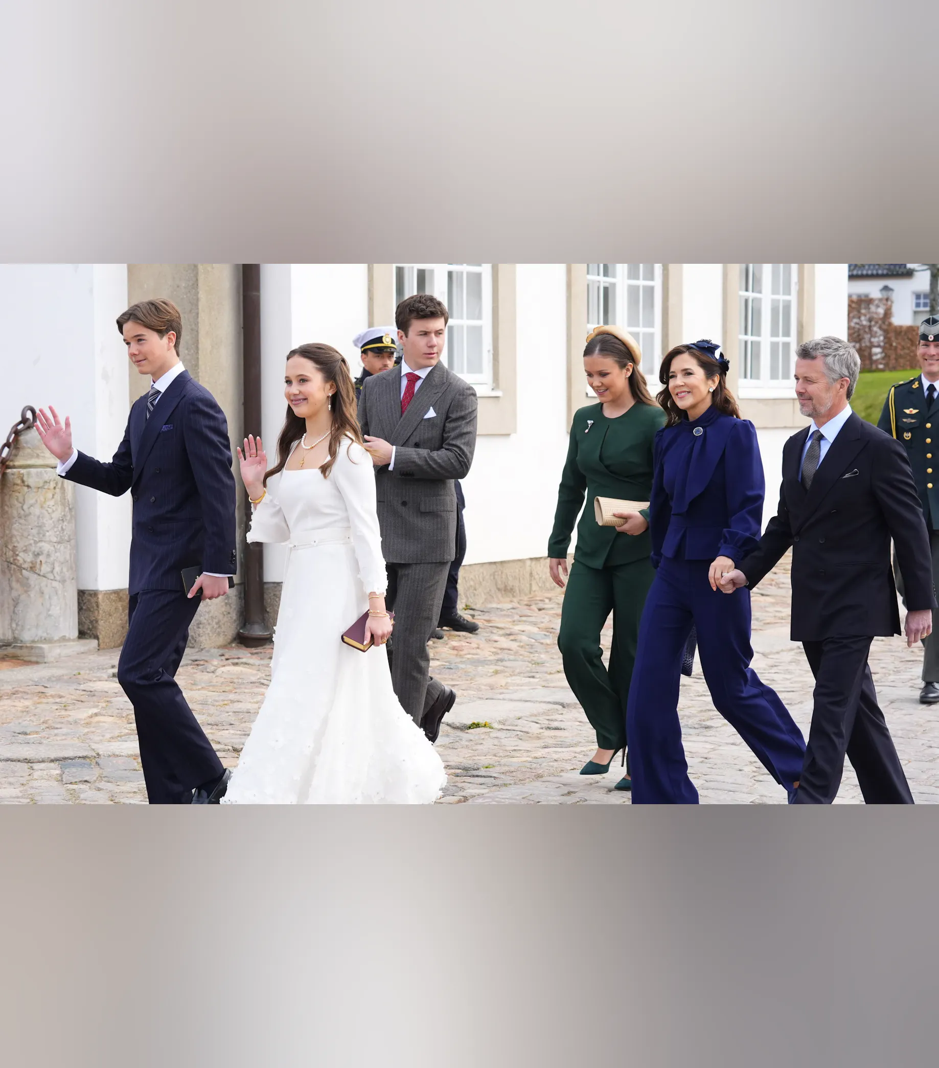 Kongefamilien samlet før prins Vincent og prinsesse Josephines konfirmation.
