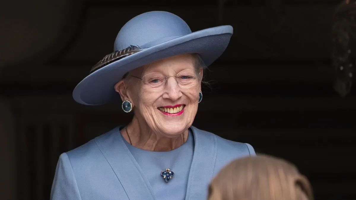 Dronning Margrethe i dueblå genbrug: Bar look fra en af sine favorit- skræddere | BILLED-BLADET