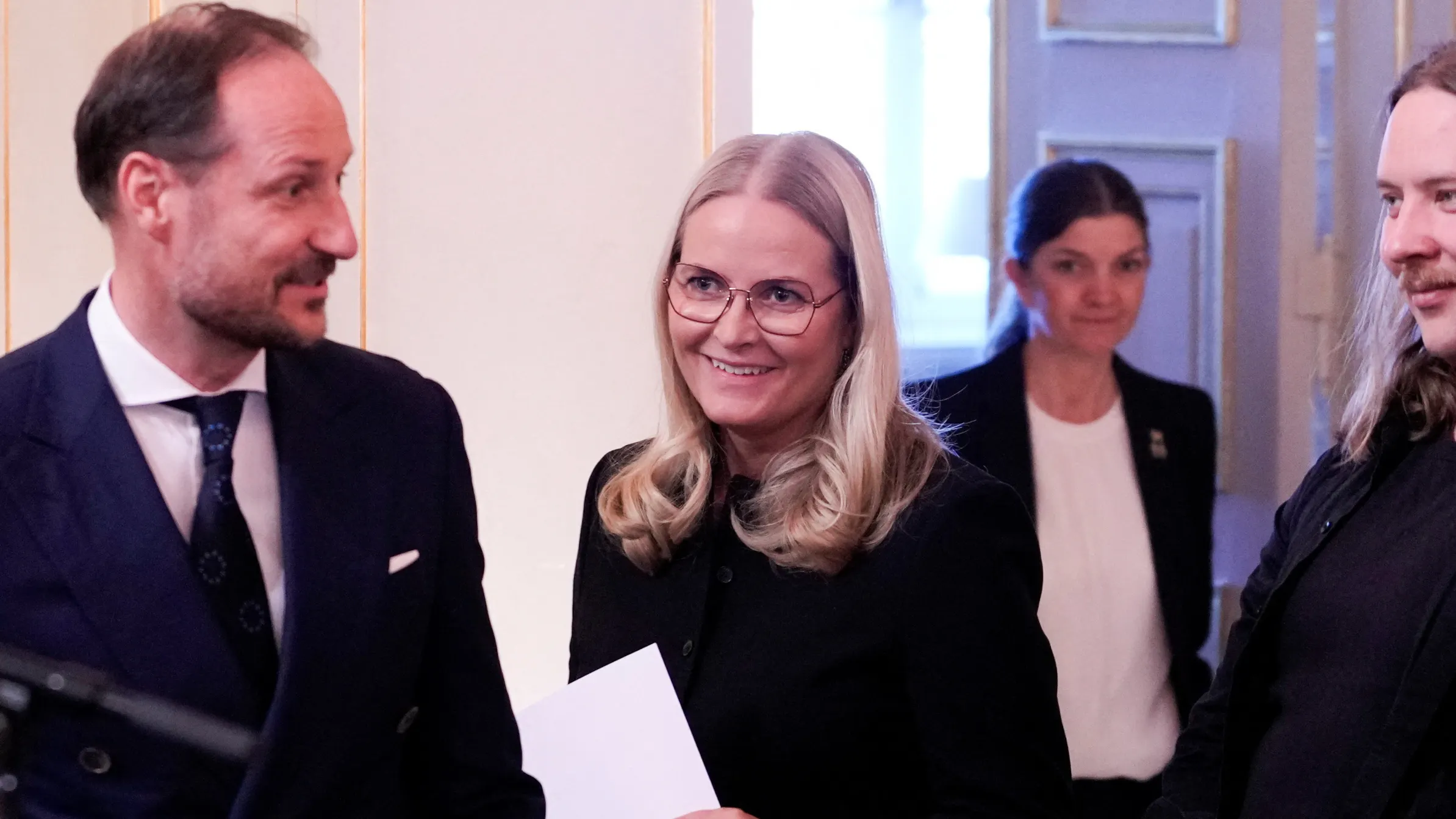 Kronprinsesse Mette-Marit er blevet droppet: Nu melder hun ud |  BILLED-BLADET