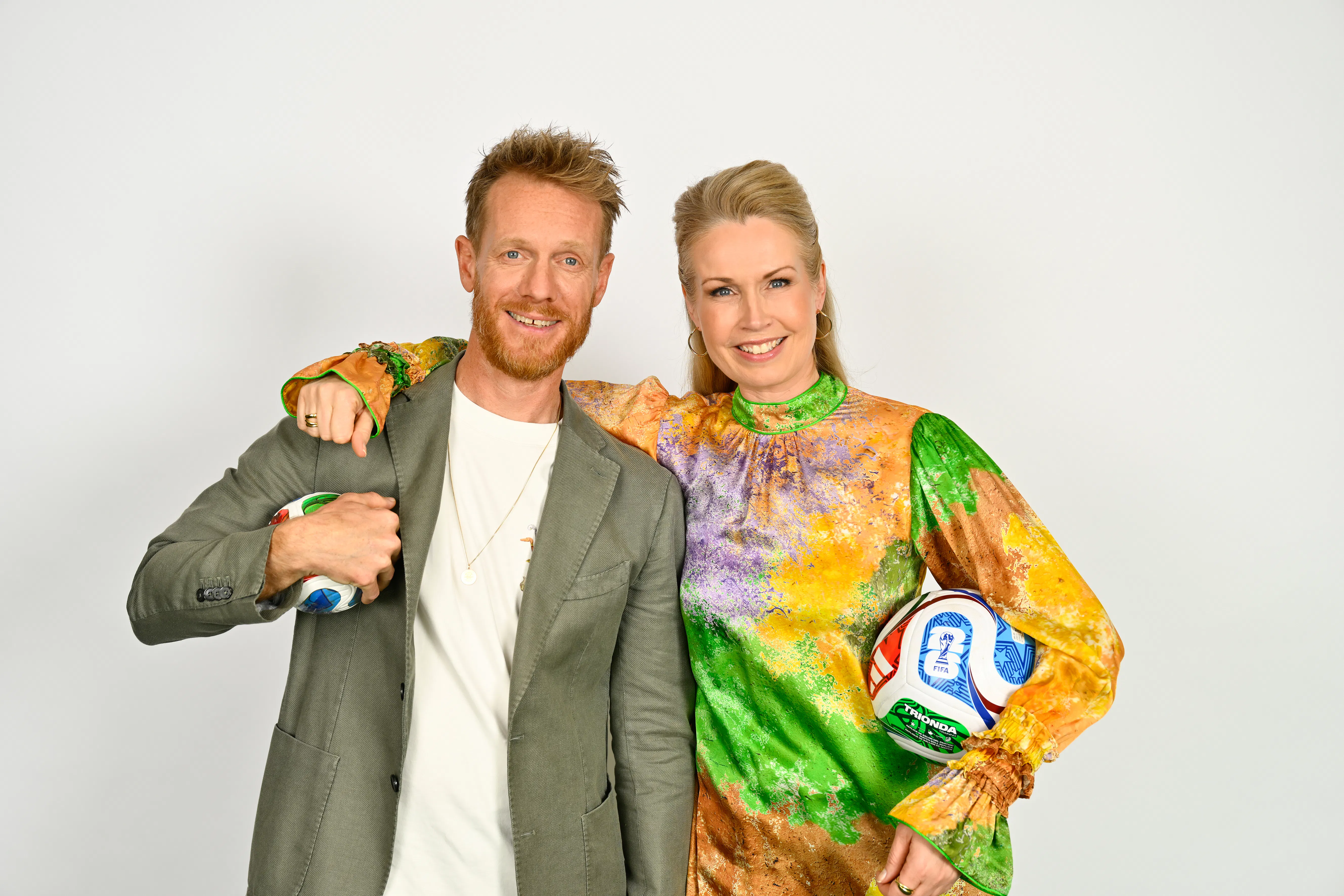 Tobias Hansen og Tina Müller deler værtstjansen på DR's dækning af VM i fodbold.