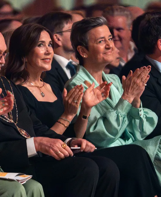 Mary og Margrethe Vestager sad side om side i festsalen.