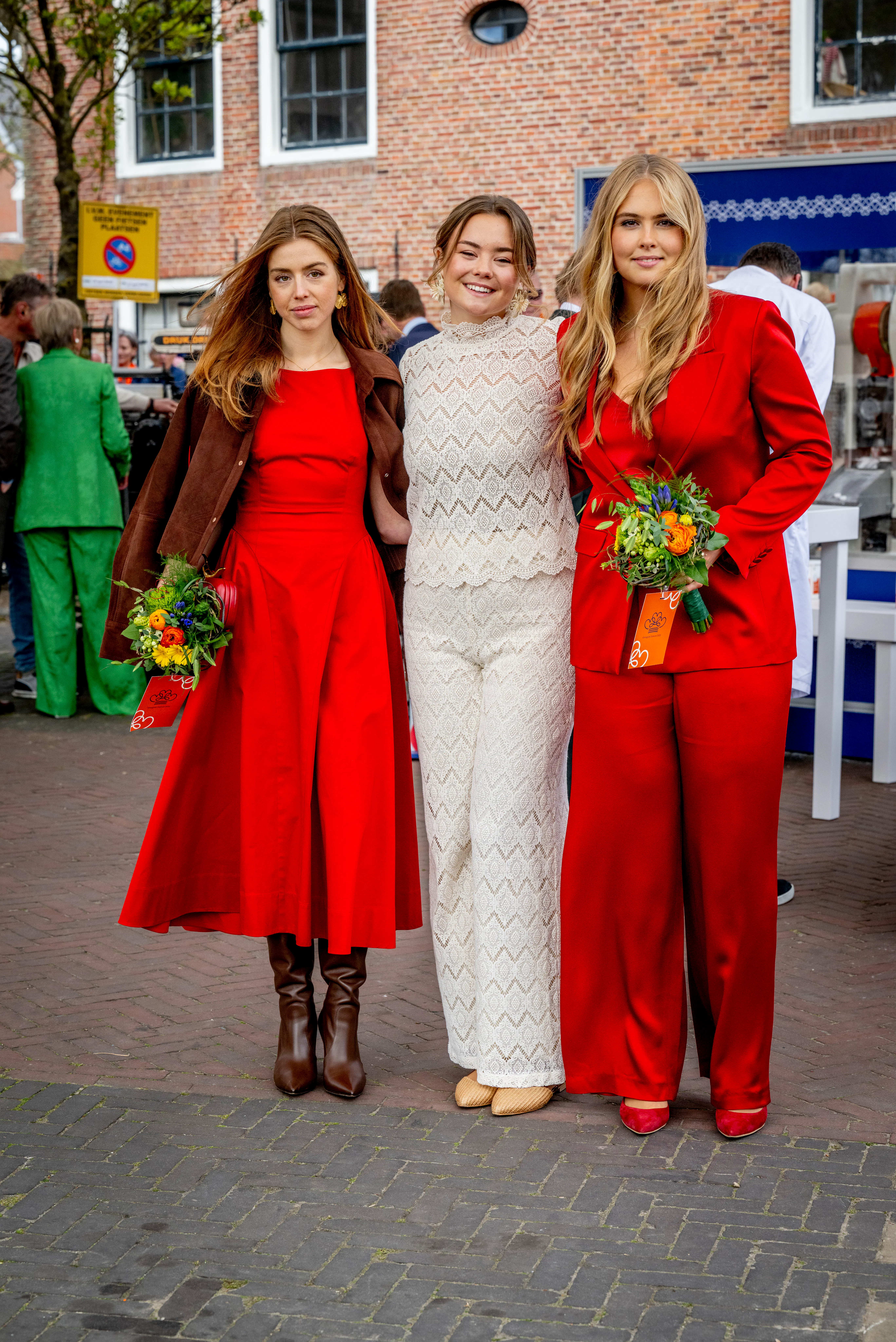 Prinsesse Alexia, prinsesse Ariane og prinsesse APrinsesse Alexia, prinsesse Ariane og prinsesse Amalia var alle mødt op i Dokkum for at fejre Koningsdag den 27. april. malia var alle mødt op i Dokkum for at fejre Koningsdag. 