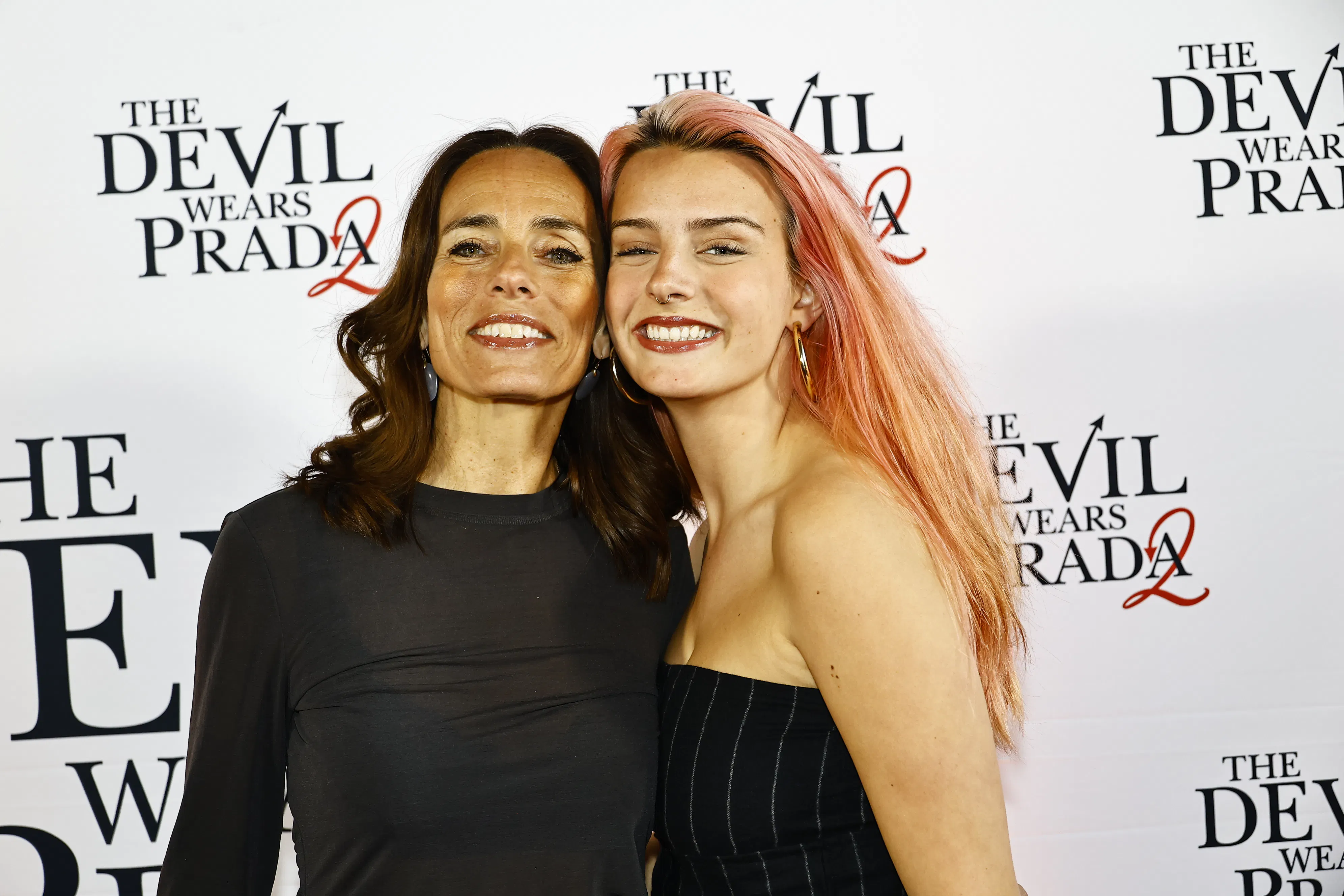 Camilla Ottesens datter, Viola, viste sin nye hårfarve frem til gallapremieren på "The Devil Wears Prada".