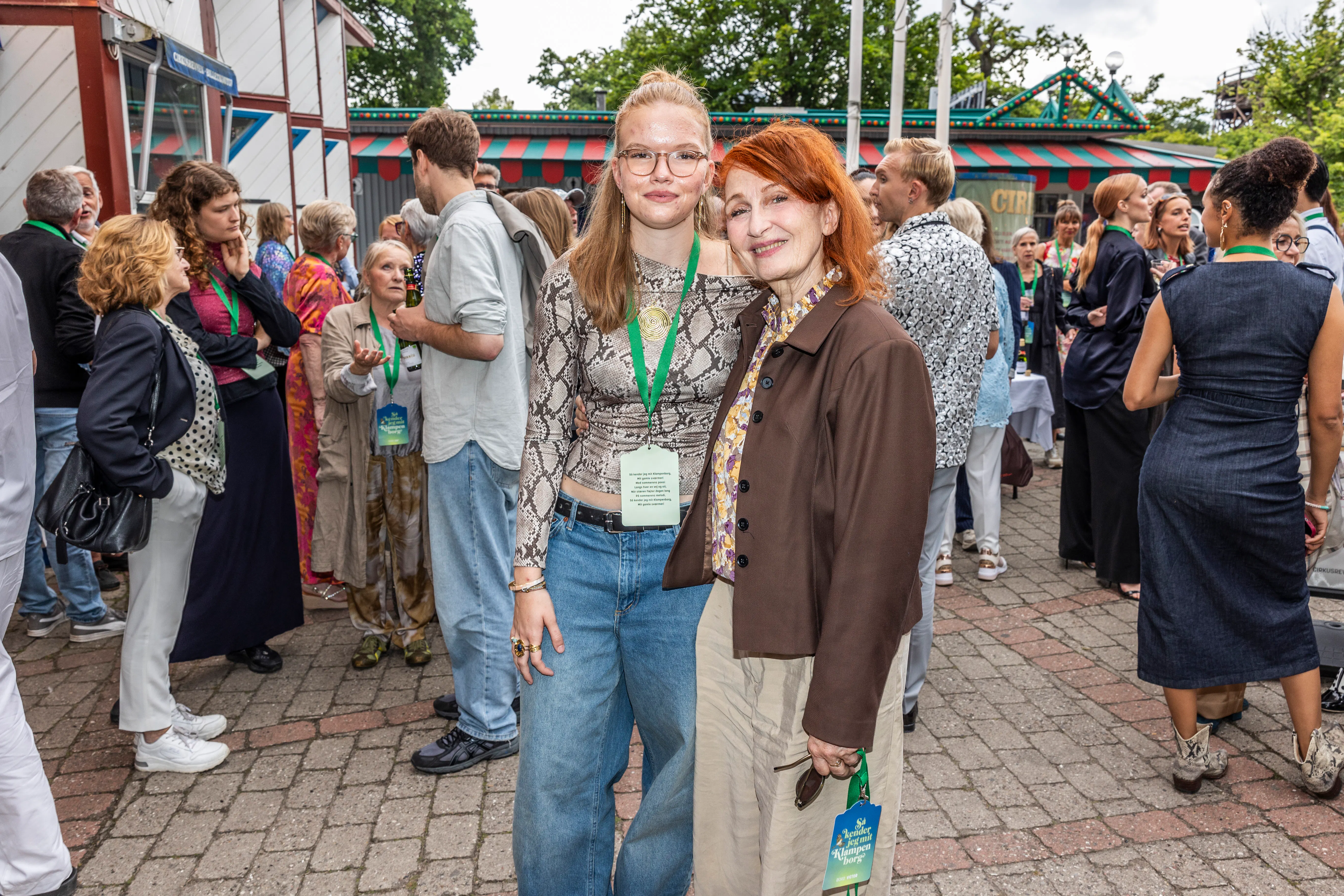 Bodil Jørgensen og datteren Rigmor til Cirkusrevyens halvvejsfest 2025.