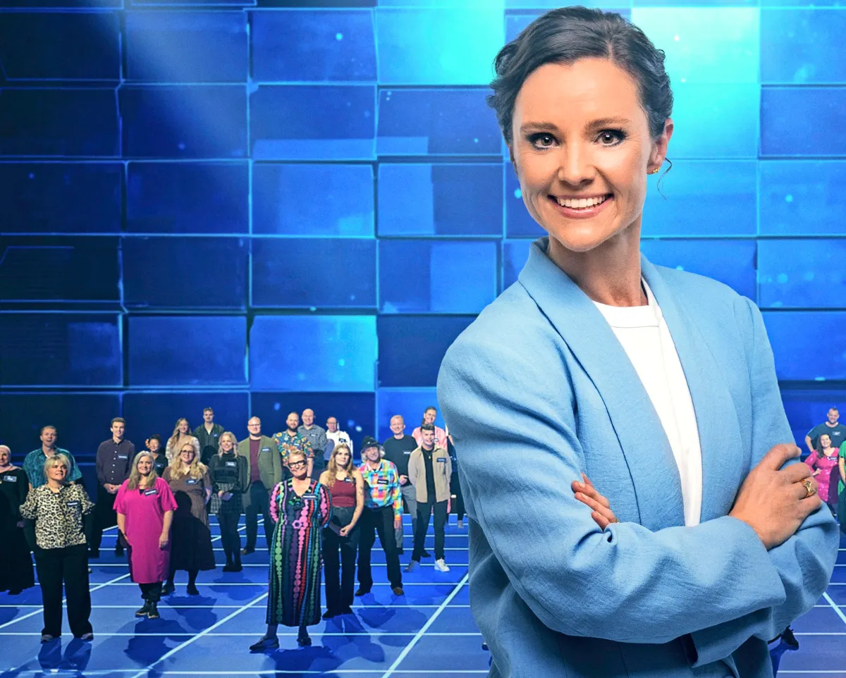 Stephen deltog sidste år i "Feltet" på TV 2. Hvis man ser rigtig godt efter, kan man spotte ham i ternet skjorte. 