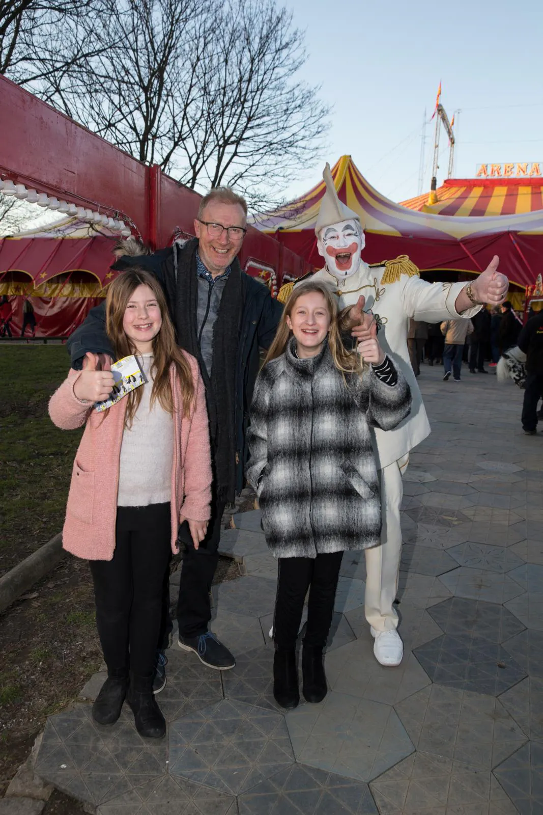 Reimer Bo Christensen i 2016 med døtrene Ingrid og Astrid til Cirkus på Bellahøj.