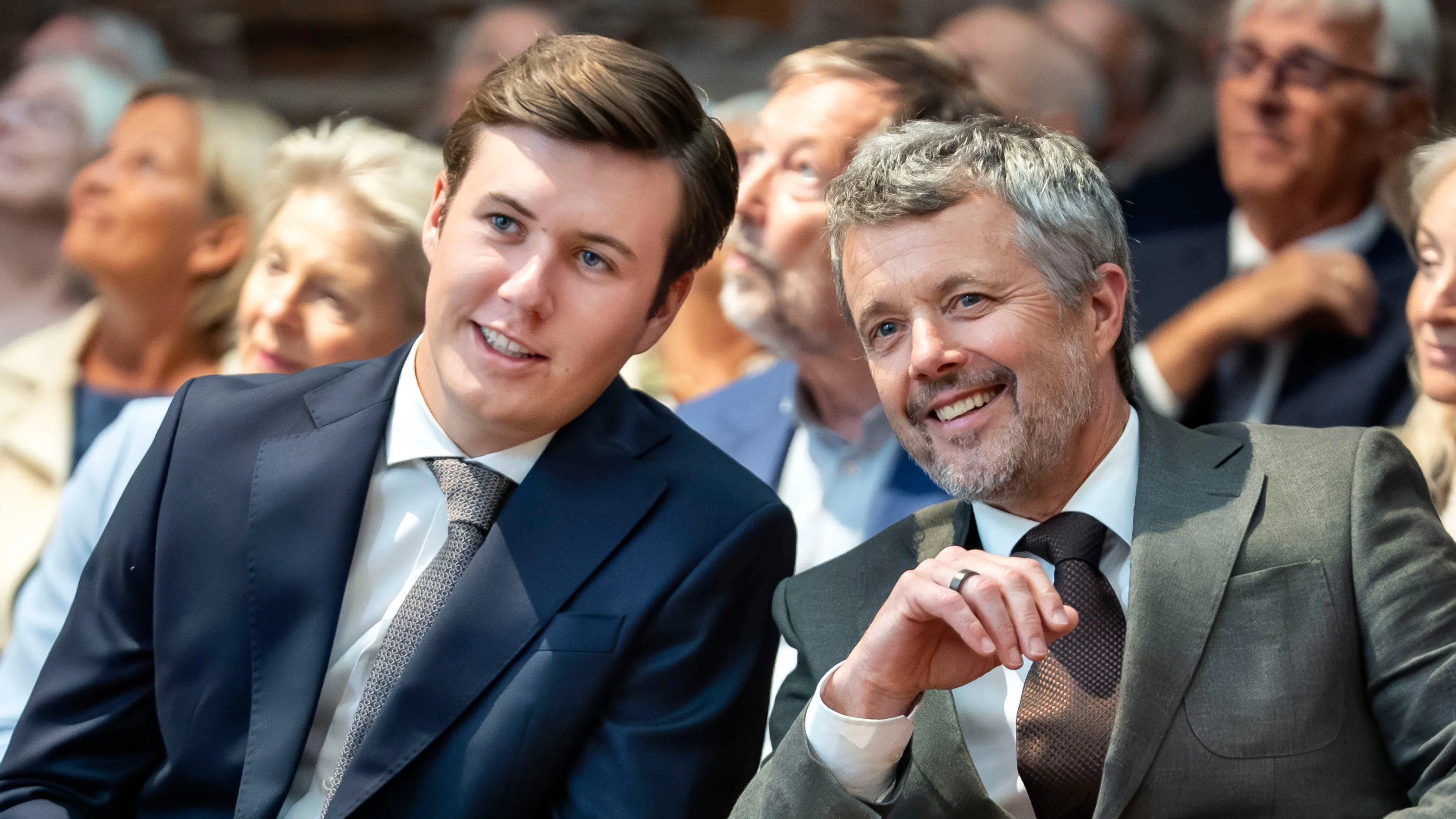 Skal det godkendes af far? Kong Frederik besøger kronprins Christians  kommende "bolig" | BILLED-BLADET