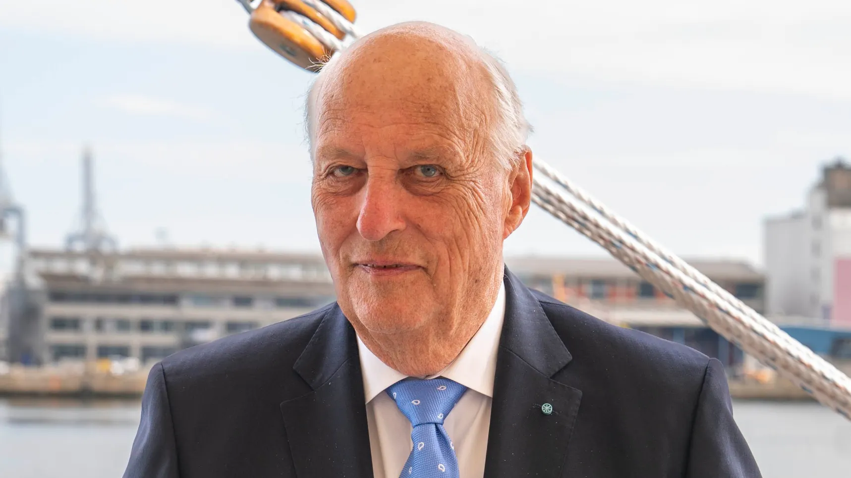 trist-nyt-kong-harald-i-sorg-efter-n-r-vens-d-d-billed-bladet