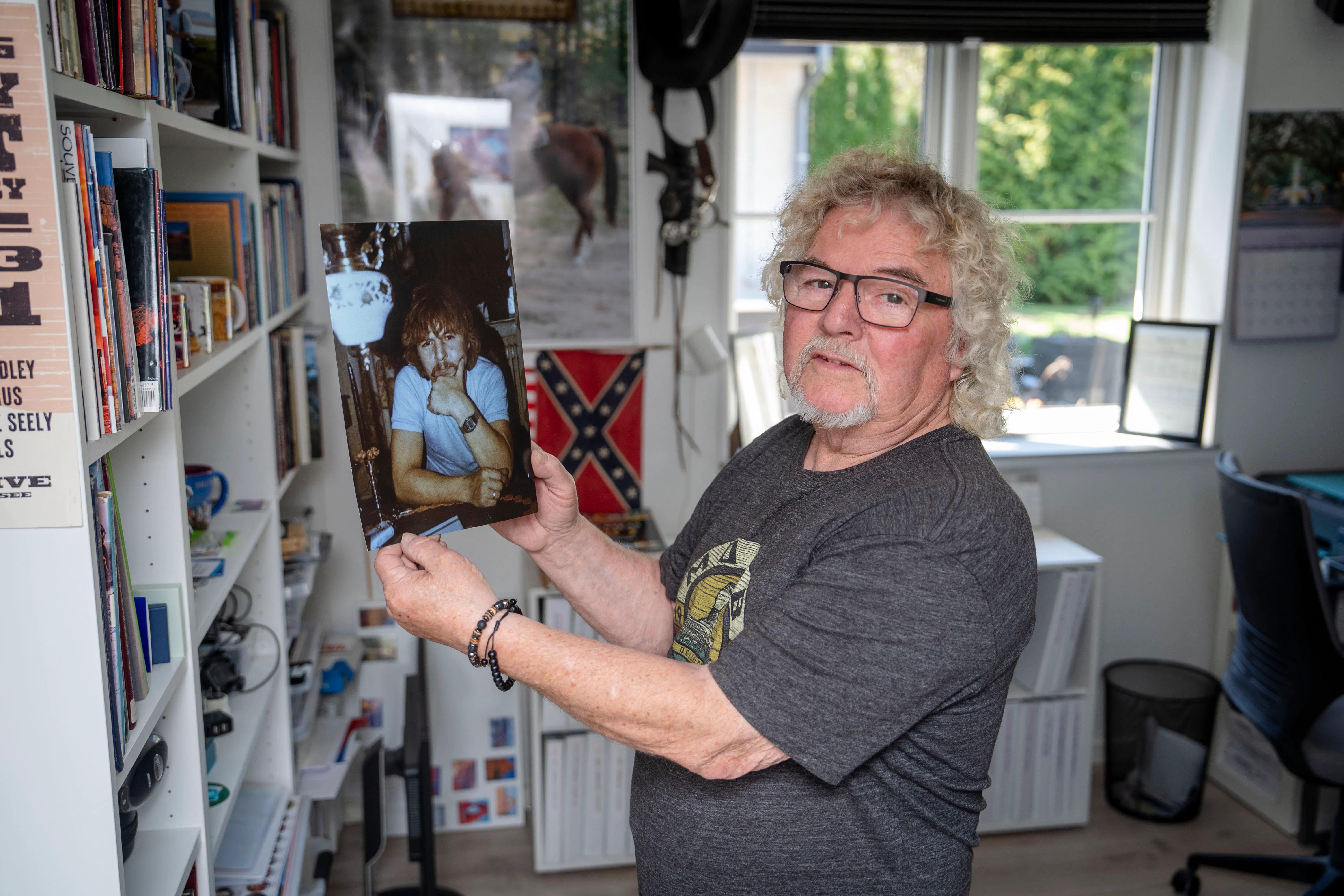 Flemming har ikke altid haft krøller. Her viser han, hvordan han så ud i sine yngre dage.