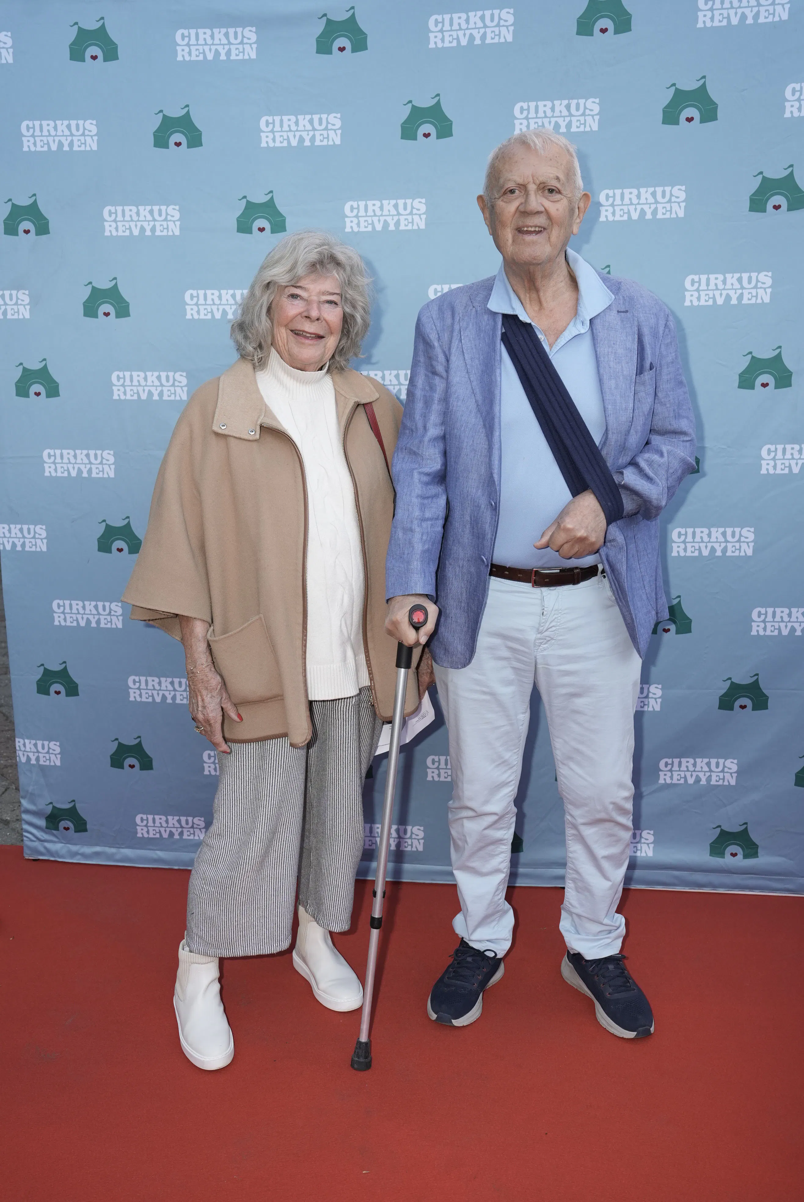 Per Pallesen med hustruen Vivian Dencker til premieren på Cirkusrevyen. 