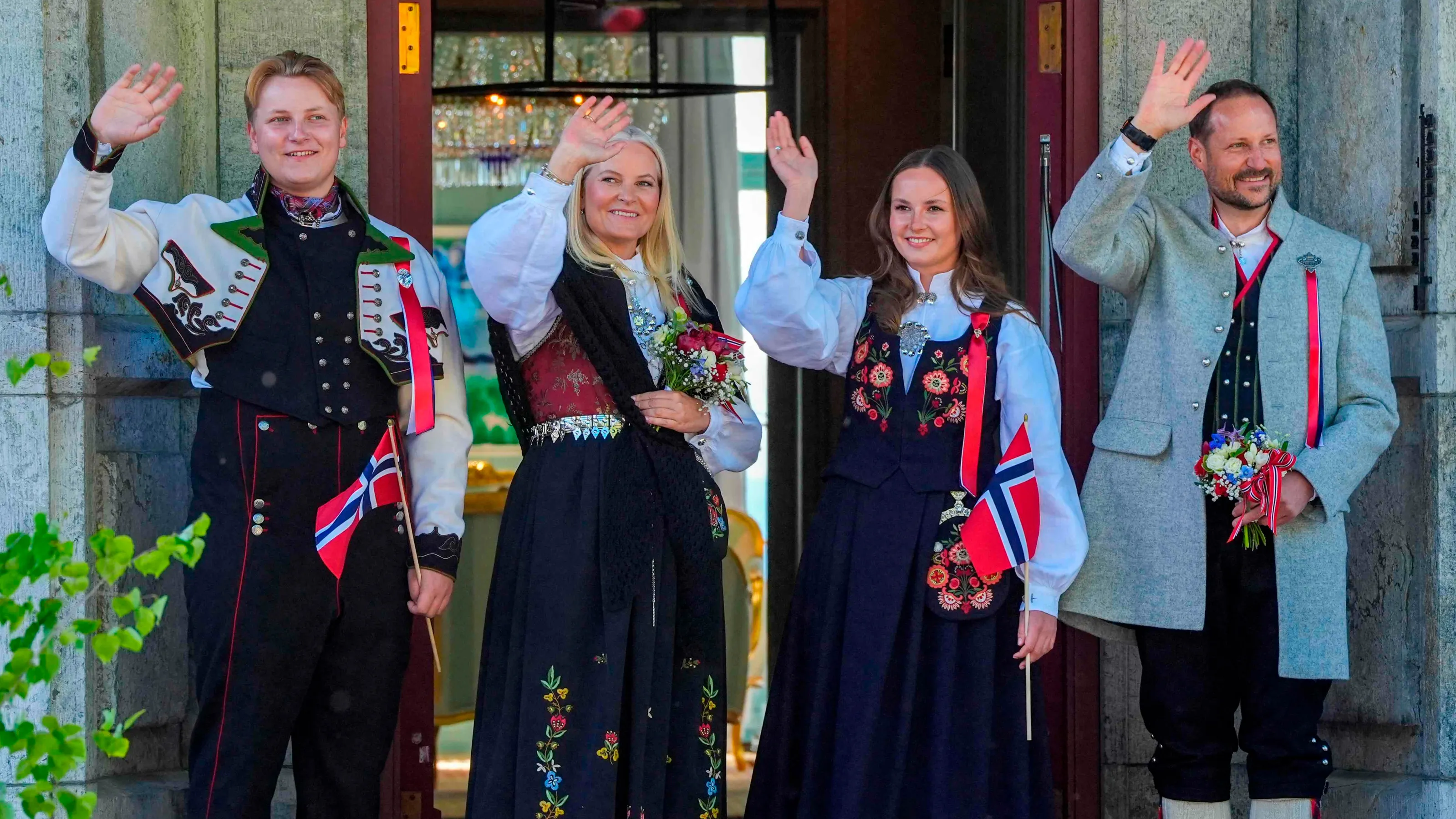 Ved sidste års nationaldag var kronprinsfamilien fuldtallige. Det bliver ikke tilfældet i år.