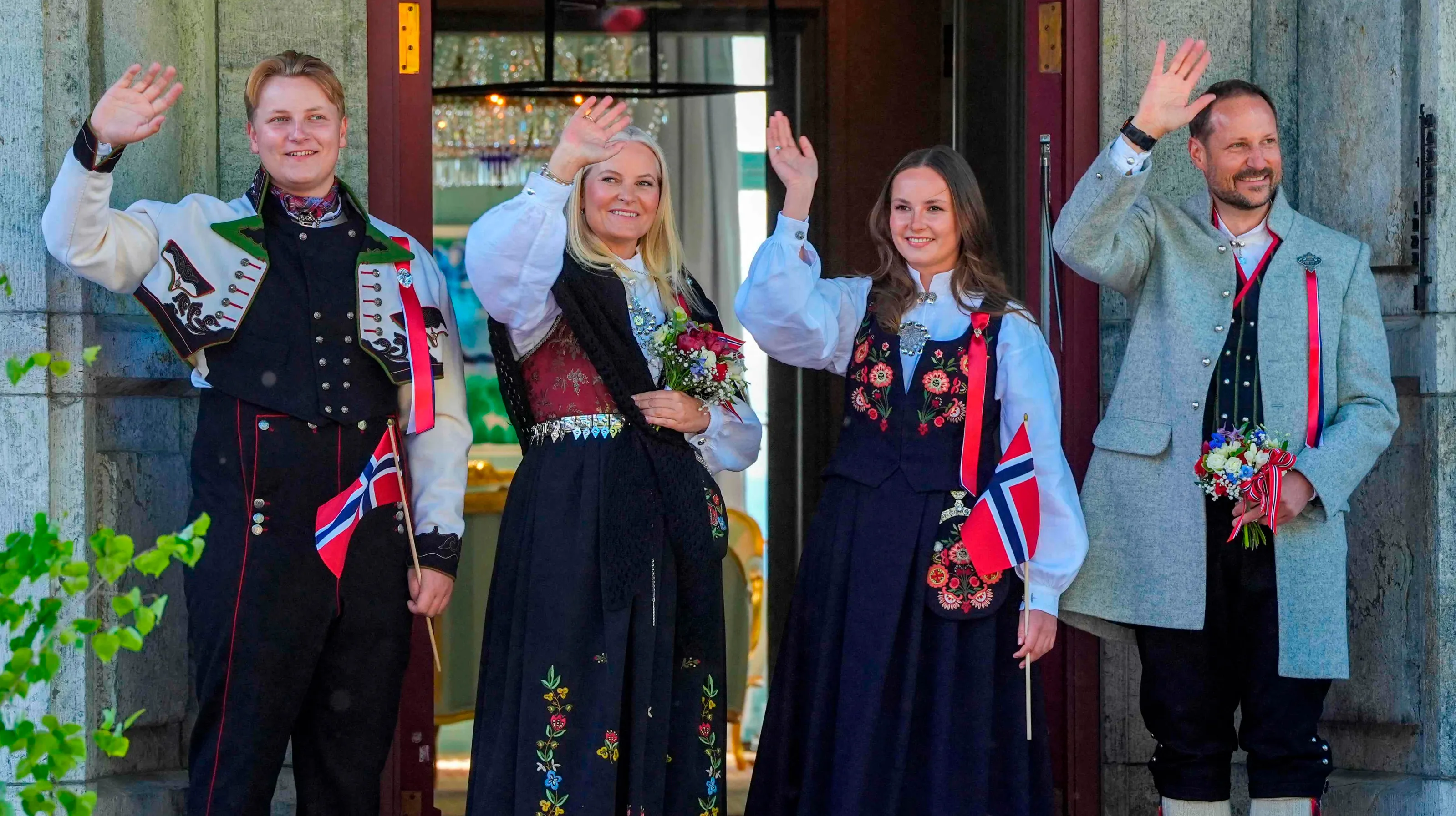 Ved sidste års nationaldag var kronprinsfamilien fuldtallige. Det bliver ikke tilfældet i år.