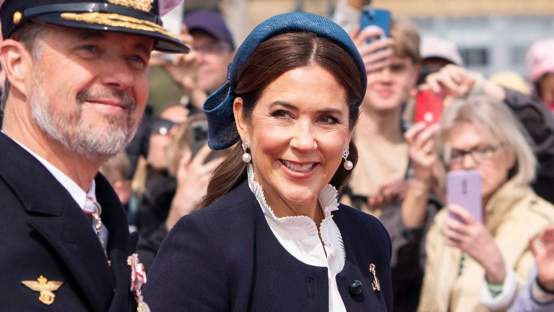 Dronning Mary bar nye pumps fra favoritdesigneren: Så stor er hendes  samling nu | BILLED-BLADET