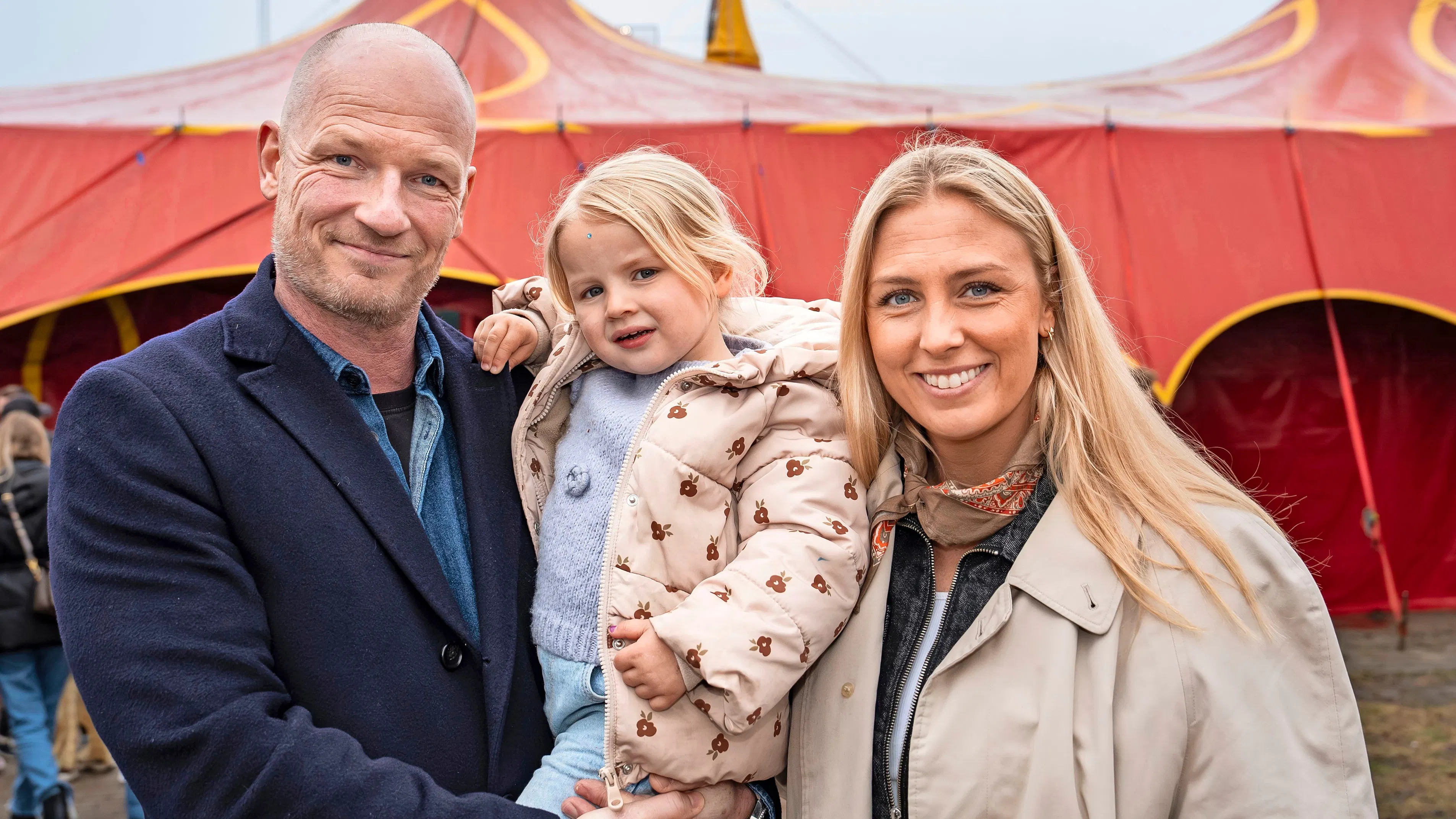 Hov, kom hun til at afsløre det? Højgravide Josefine Høgh har holdt det ...