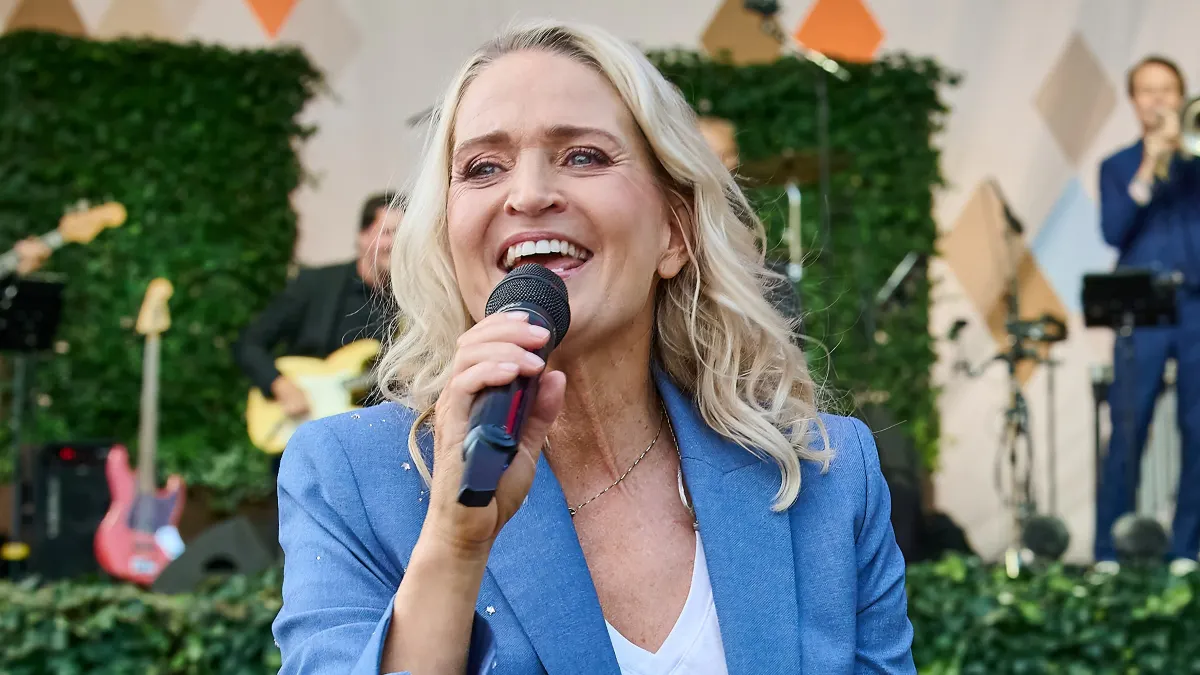 Nu er navnene offentliggjort: Danske stjerner inviterer til fællessang ...