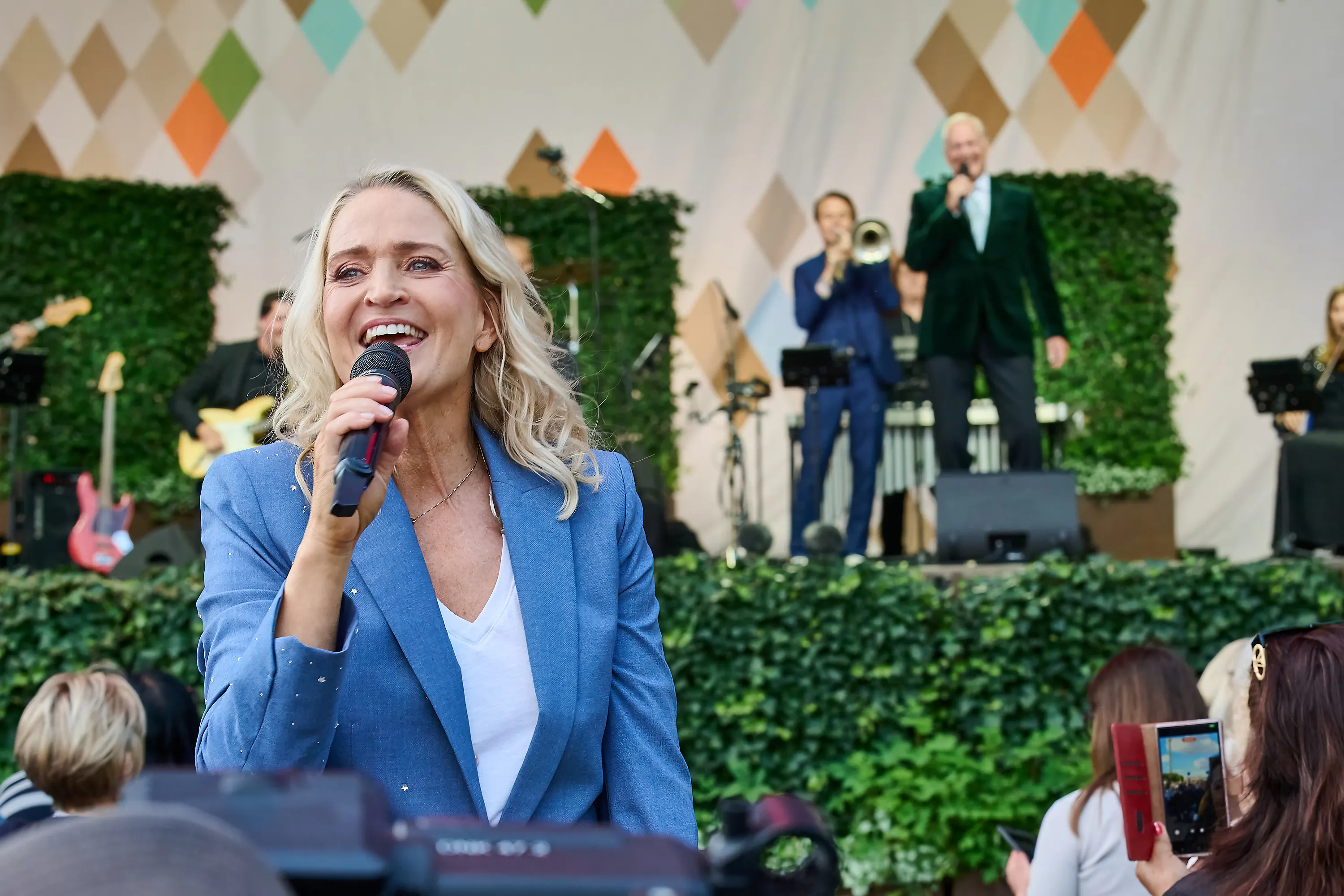 https://imgix.billedbladet.dk/2026-05-18/Annette-Heick---Syng-med-i_Tivoli_-2025-fotograf---Rasmus-B.S.-Hansen.jpg