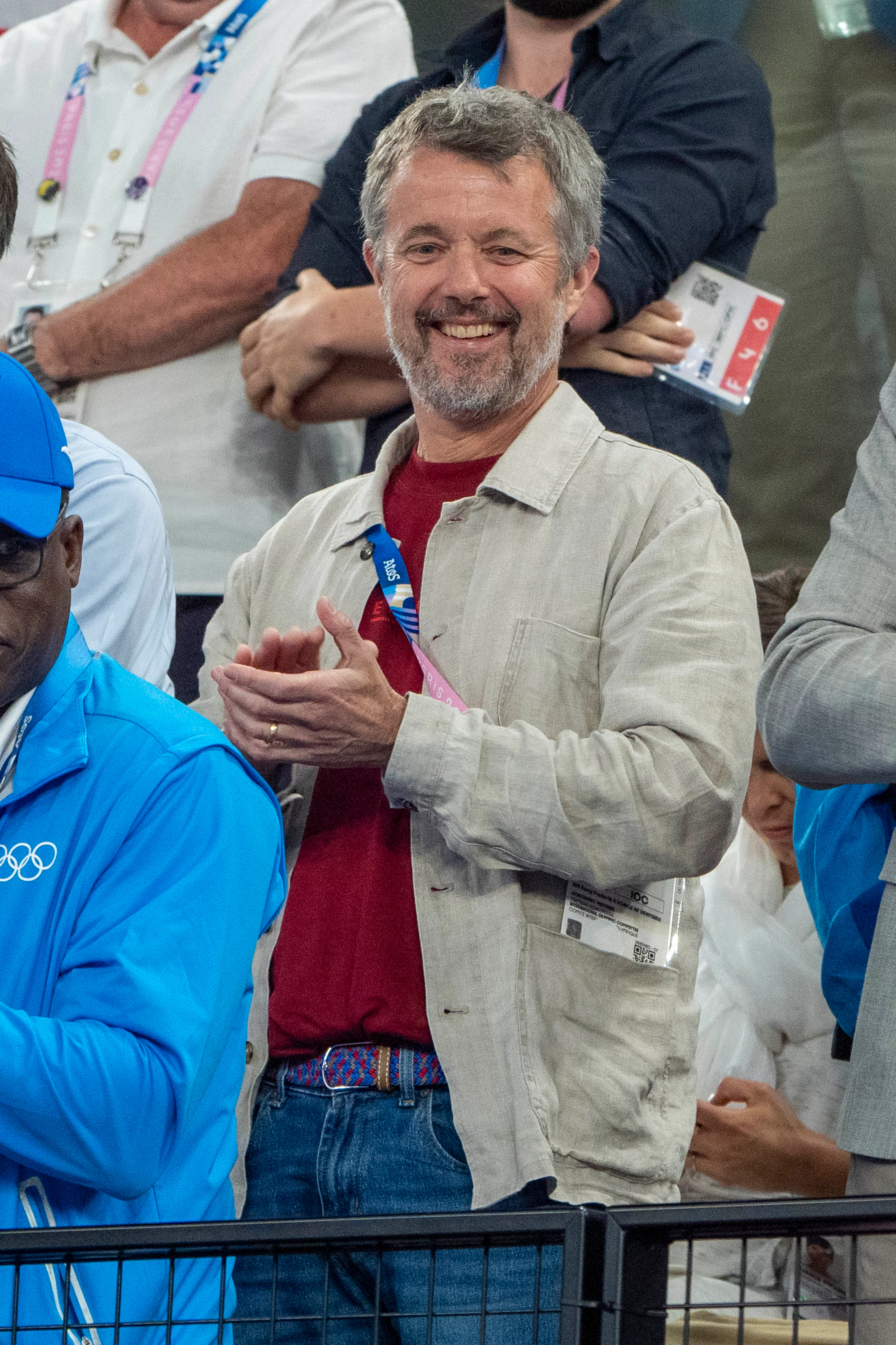 Kong Frederik heppede med, da Viktor Axelsen i 2024 vandt sin anden OL-guldmedalje. 