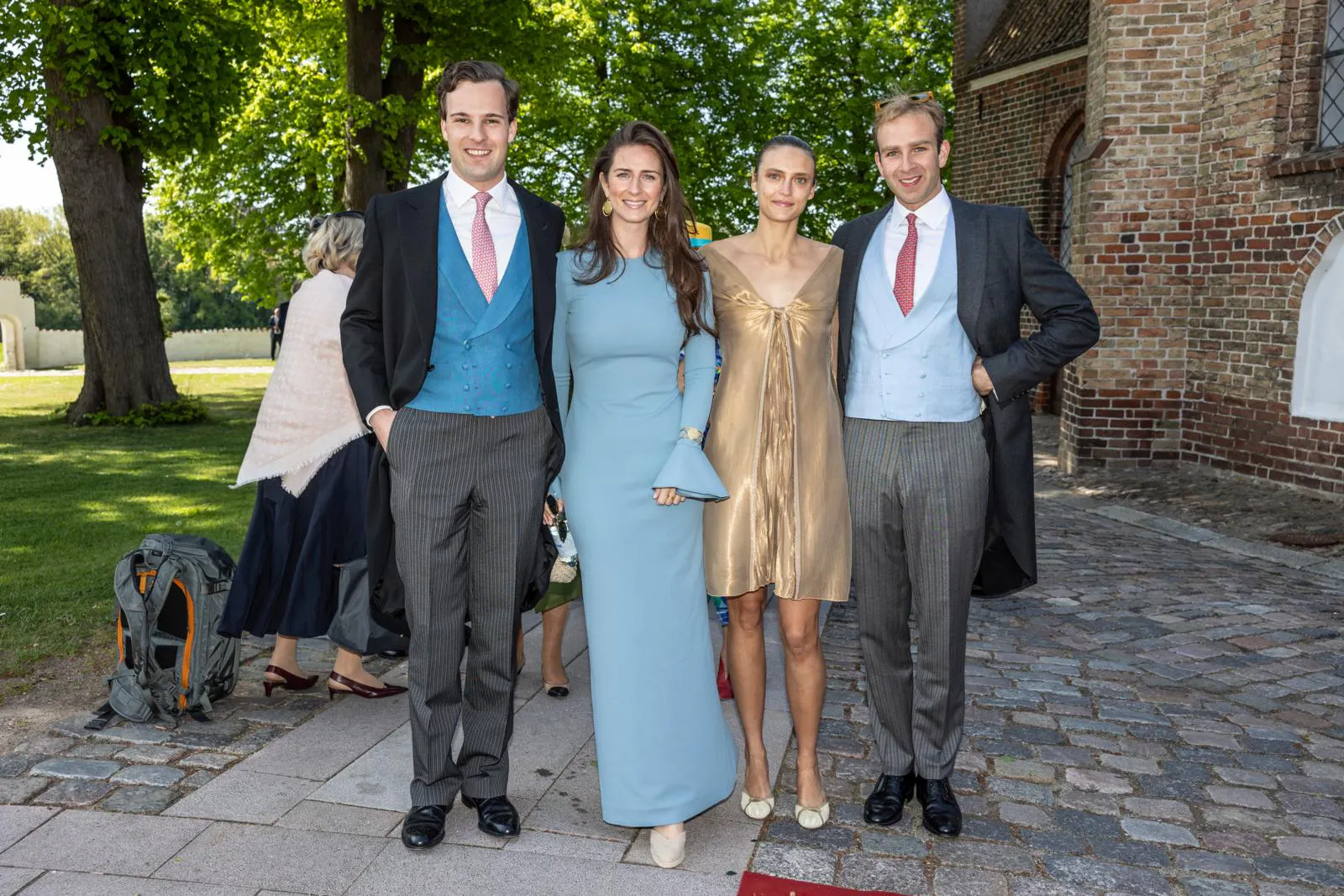 Wyróżnieni goście, w tym wielu szlachciców z kraju i zagranicy, przybyli na wystawne wesele.