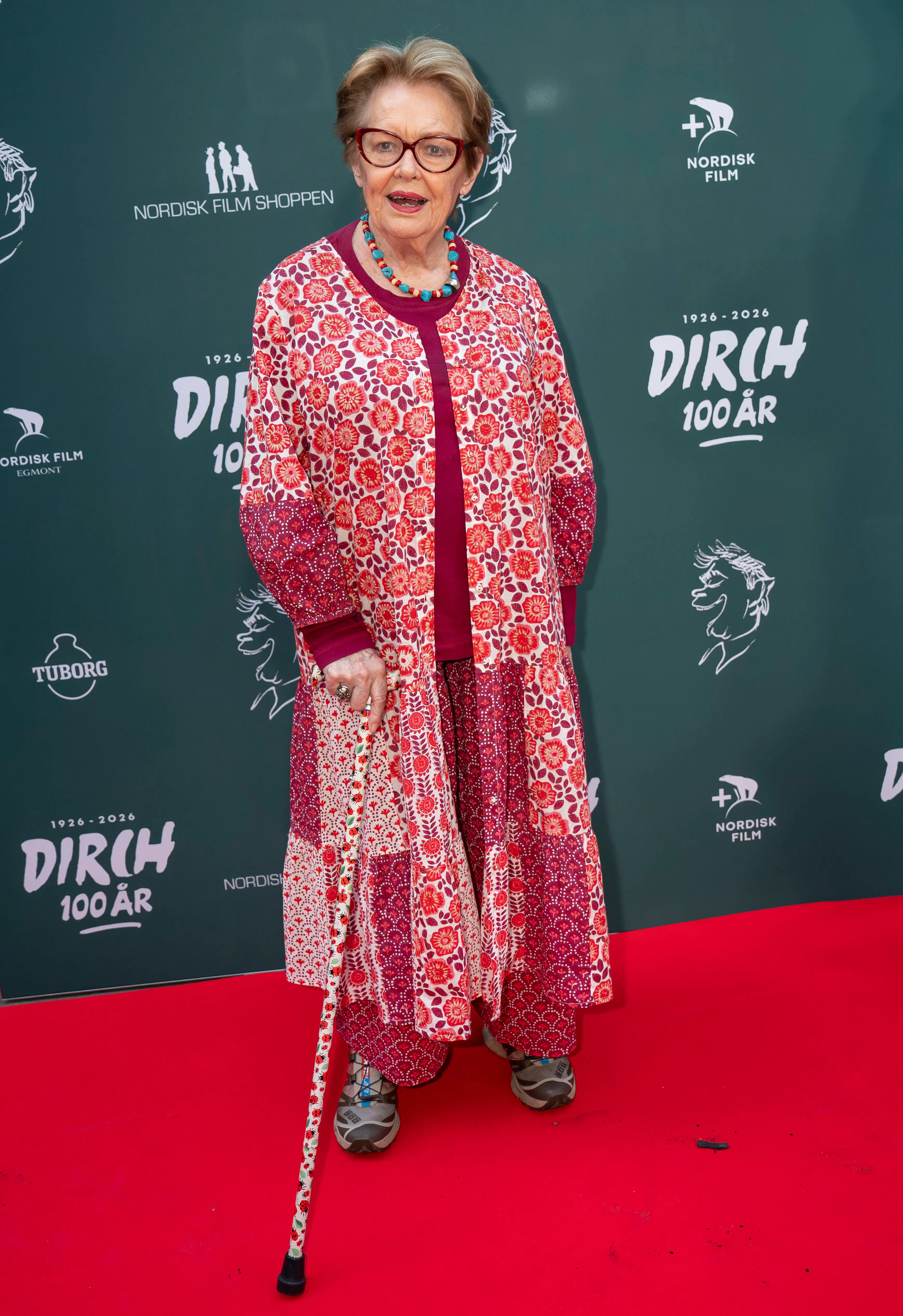 Ghita Nørby viste stokken med mariehøns frem på den røde løber.