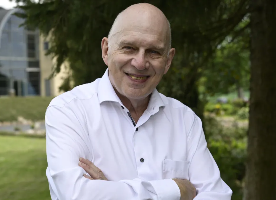 Klaus Strand-Holm diễn tả mối quan hệ của mình với Lars Stryg bằng lời nói.