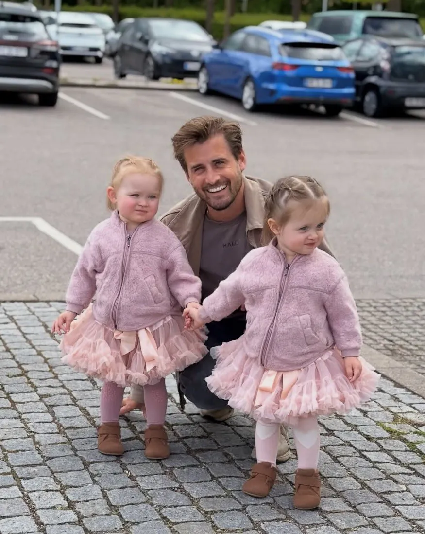 Nora (tv) og Emma. 