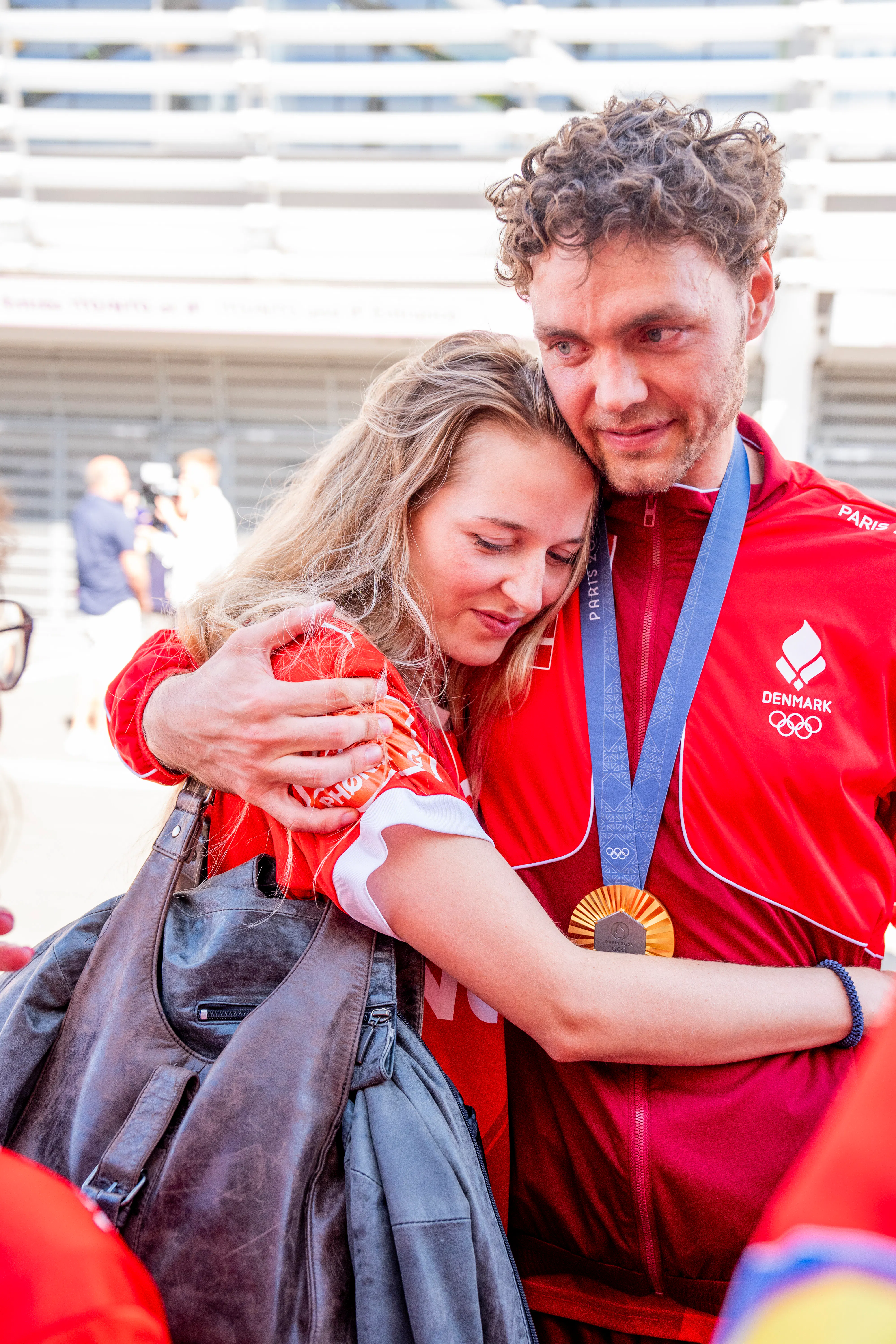 Her ses Marie Hobitz og Niclas Kirkeløkke i Paris i 2024, hvor herrelandsholdet slog Tyskland i OL-finalen og vandt OL-guld.
