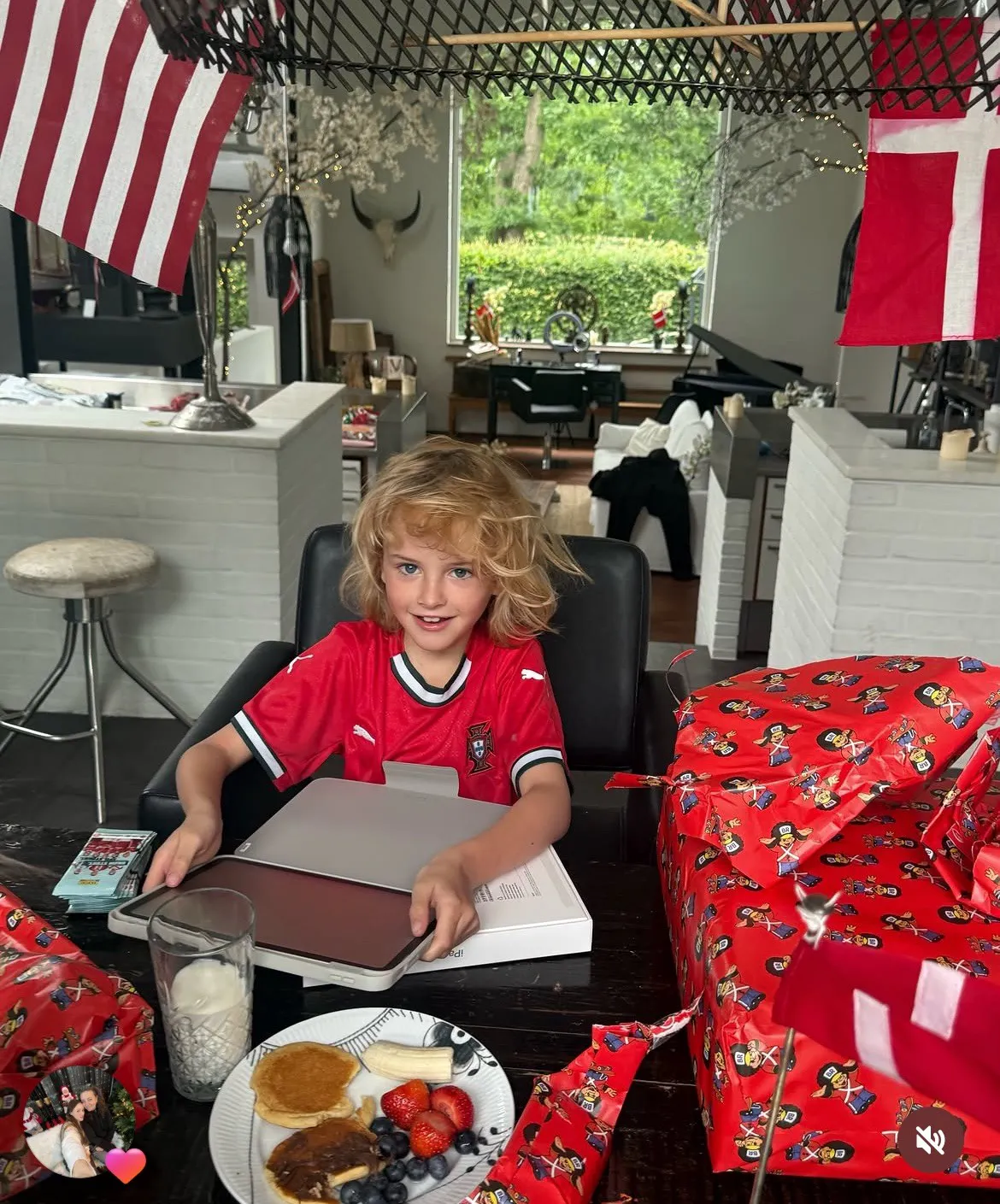 Lucas fejres på sin 7-års fødselsdag.