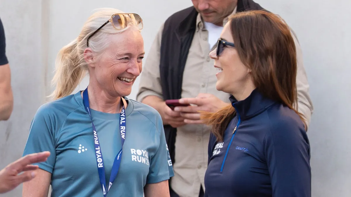 Dronning Mary med privatsekretær Henriette Ellermann-Koingombe til Royal Run for nylig.
