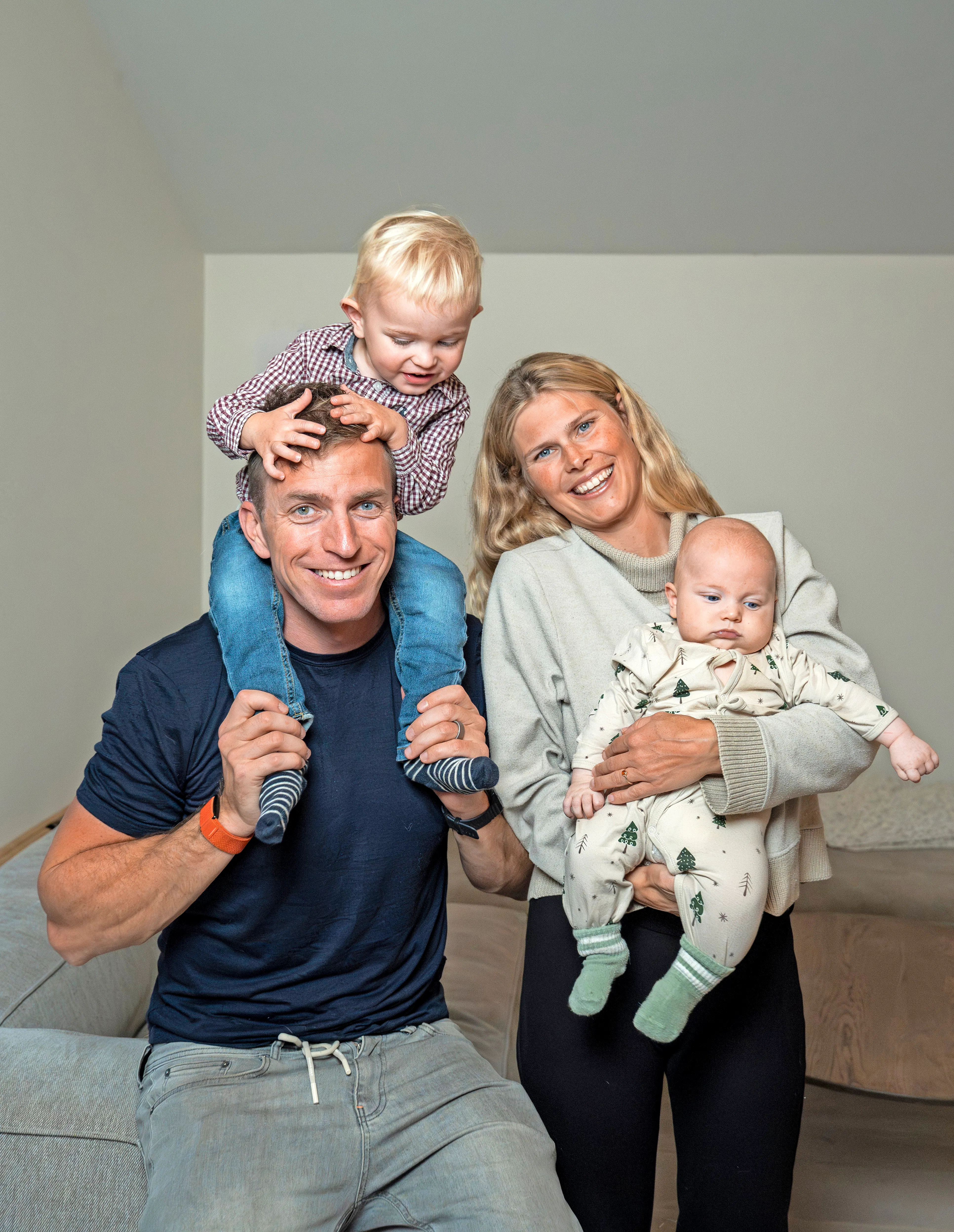 https://imgix.billedbladet.dk/2026-06-24/20251211-Arets-julebaby-BB-Rene-Holten-Birgitte-Eddie-og-Louie-24.jpg