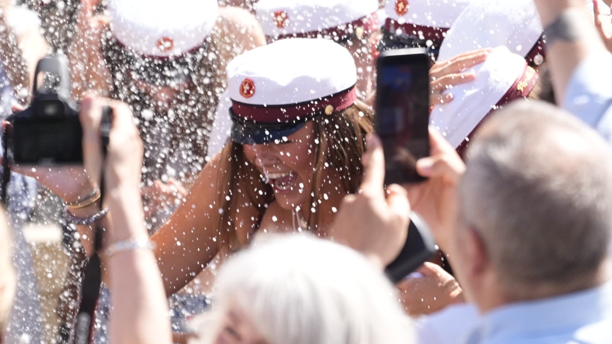 Se de vilde billeder: Prinsesse Isabella badet i bajer | BILLED-BLADET