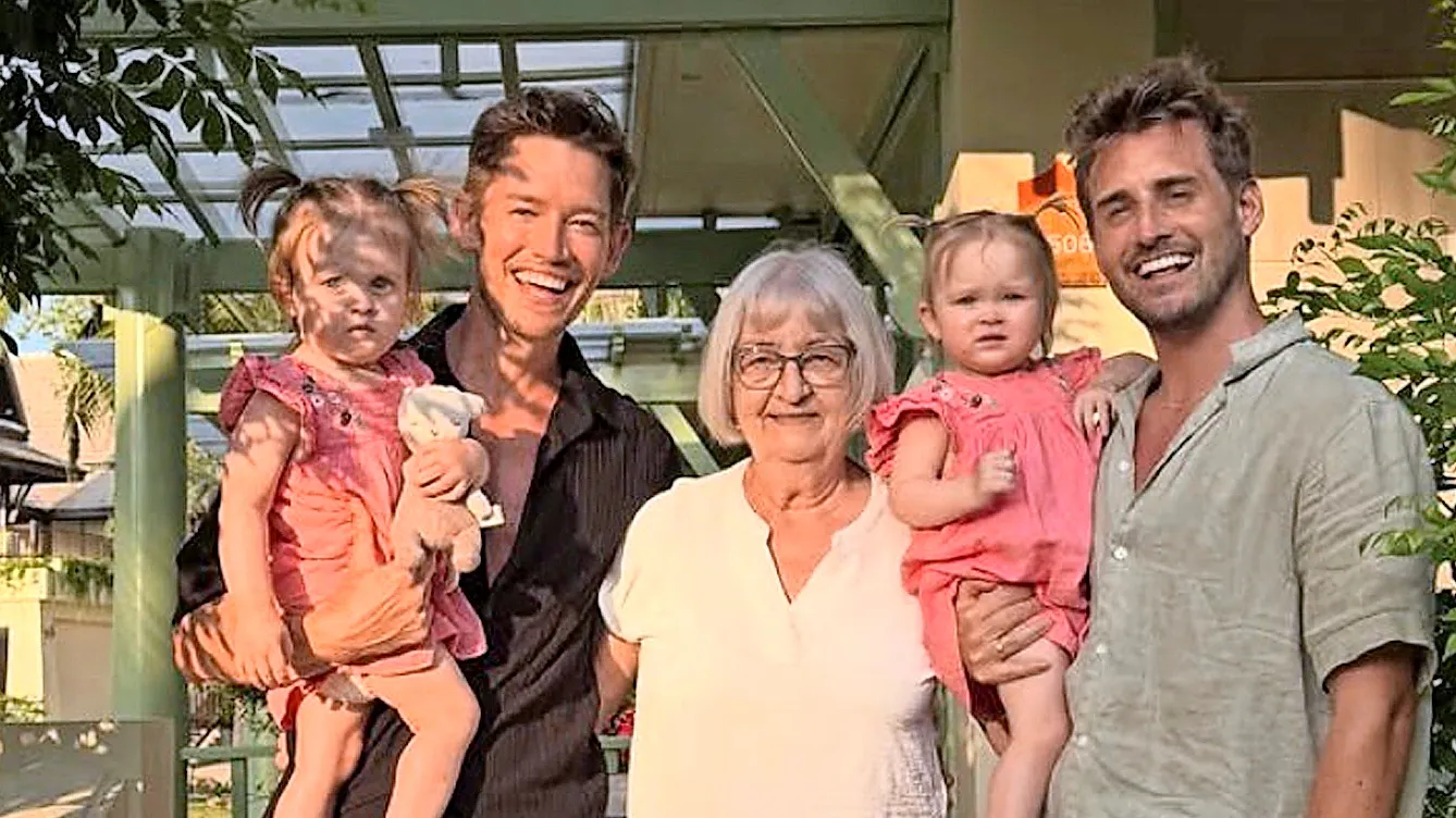 Sødeste billeder: Morten og Frederiks tvillinger er vilde med deres  bedstemor | BILLED-BLADET