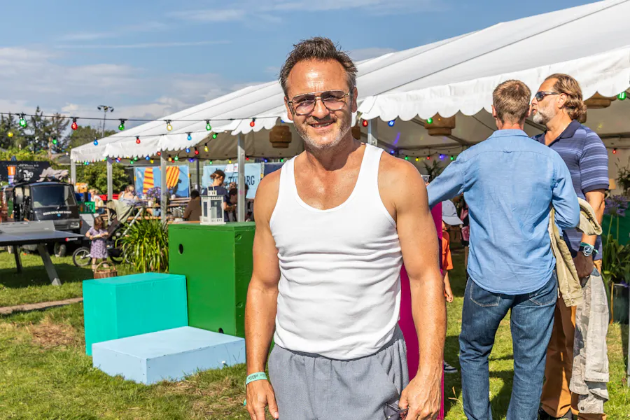 Lars Ranthe blev omringet af fans på Copenhell | BILLED-BLADET
