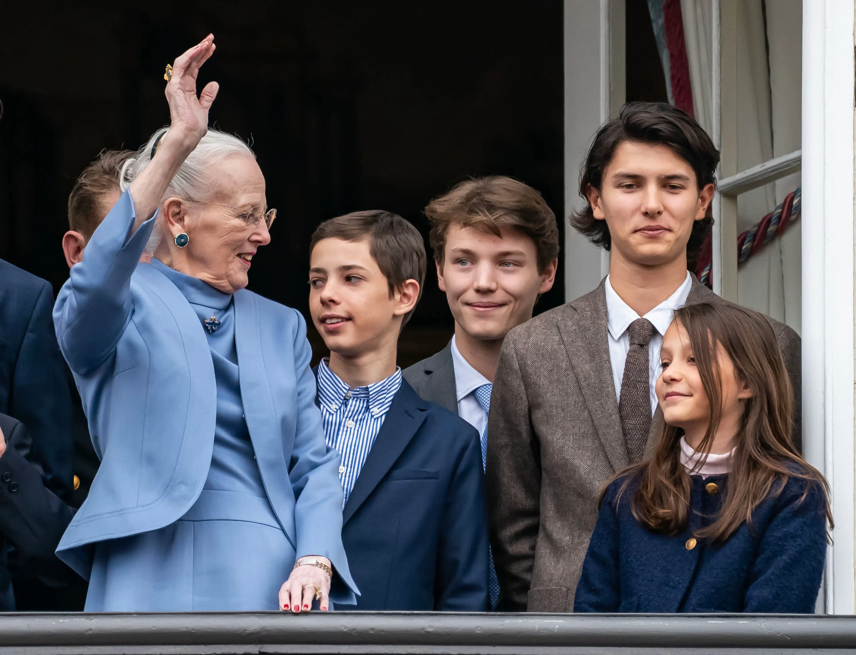 OPGAVE: Dronning Margrethe fejres i anledning af sin 83-års fødselsdag sammen med hele familien.STED: Christian IX's Palæ AmalienborgJOURNALIST: Ulrik Ulriksen og Jan KörnerFOTOGRAF: Hanne JuulDATO: 20230416