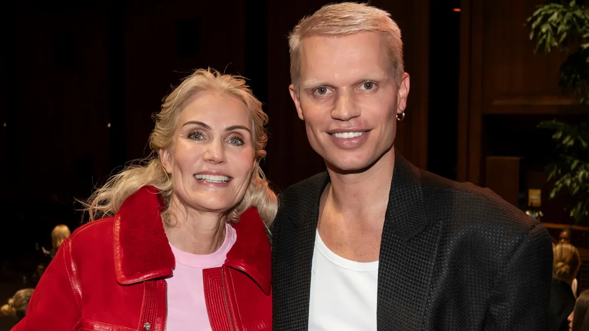 Efter kongelig fest: Helle Thorning-Schmidt og Søren Le Schmidt måtte lige  skylle det ned med en øl | BILLED-BLADET