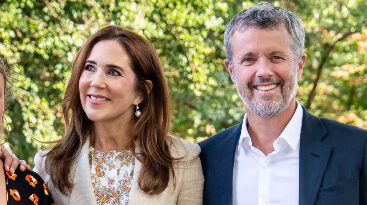 Dronning Mary og kong Frederik er vendt hjem fra ferie.