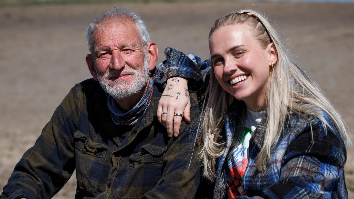 Lasse med "Landmand søger kærlighed"-vært Sofie Martinusen.