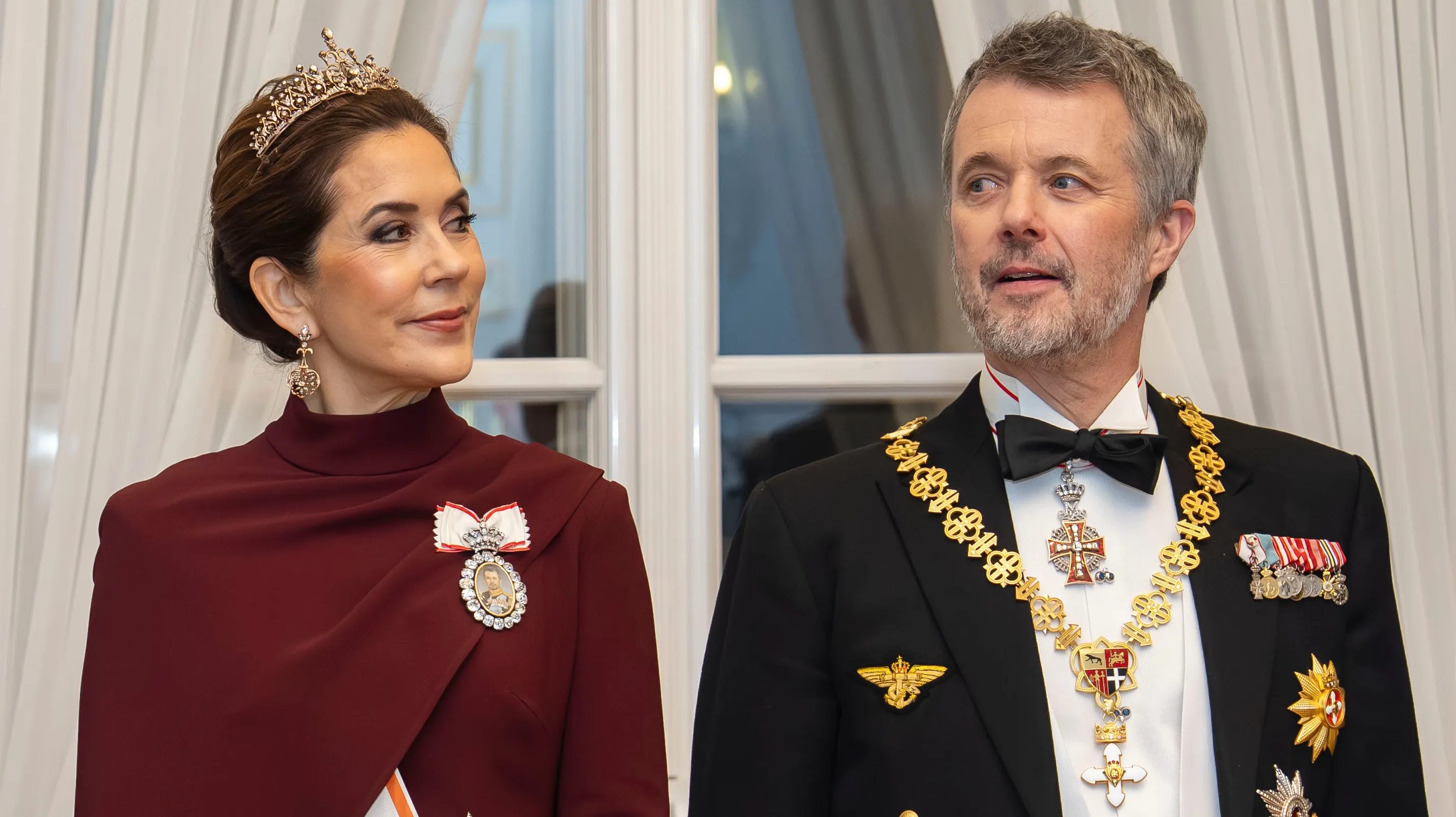 Her ses kongeparret under statsbesøget i Litauen.