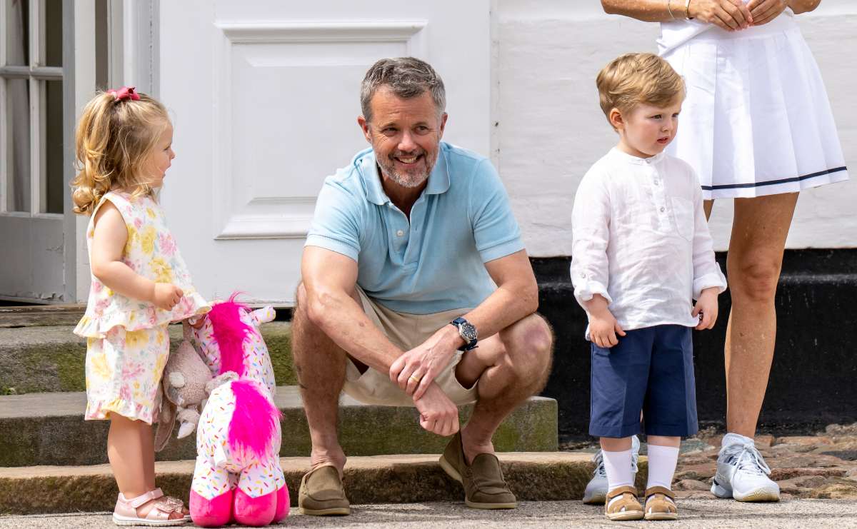 Se billederne: Kong Frederik og dronning Marys allermindste gæster stjal  showet | BILLED-BLADET