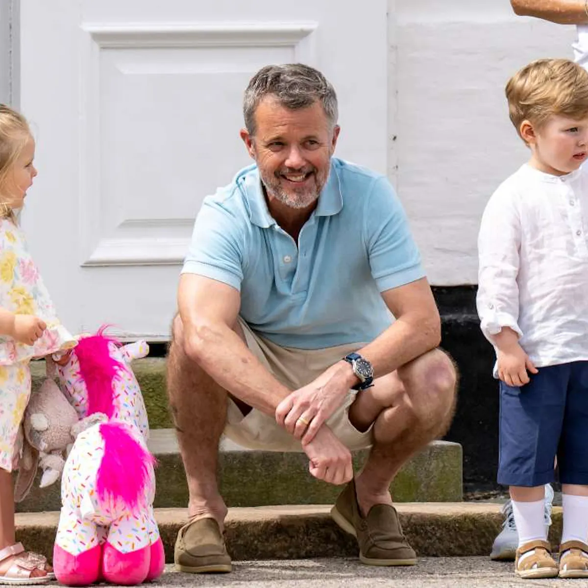 Se billederne: Kong Frederik og dronning Marys allermindste gæster stjal showet | BILLED-BLADET
