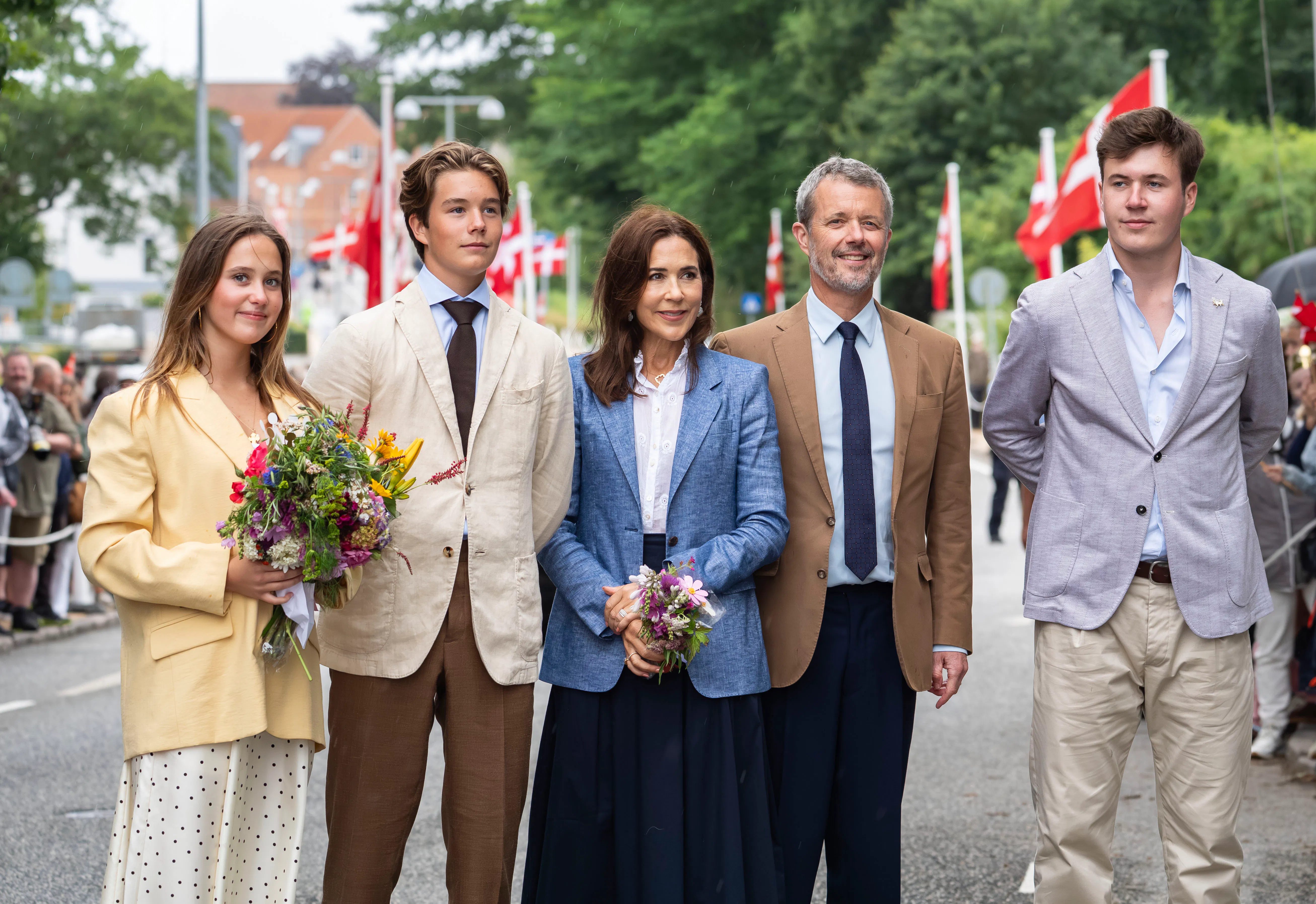 Prinsesse Josephine, prins Vincent, dronning Mary, kong Frederik og kronprins Christian.