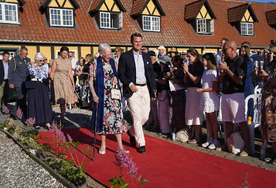 Modtaget med kærlighed på Møllerup Gods: Det må have ramt dronning Margrethe  i hjertet | BILLED-BLADET