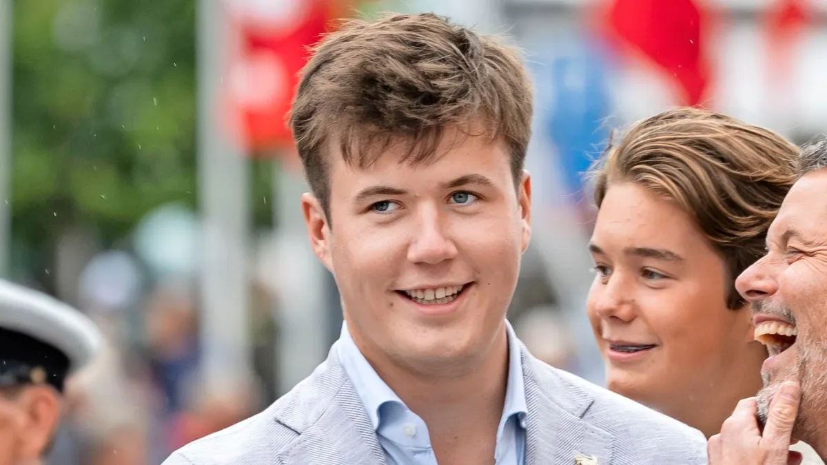 Mødtes til koncerten: Kronprins Christian krammede kendisdatter |  BILLED-BLADET