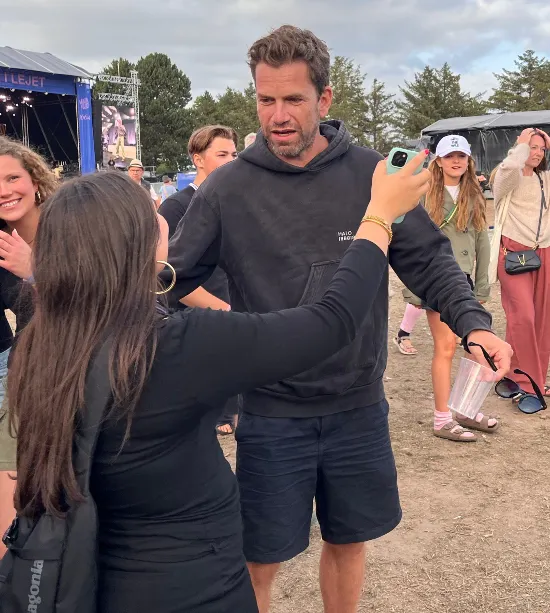 Skete igen og igen: Nikolaj Lie Kaas blæst bagover til fed festival | BILLED-BLADET