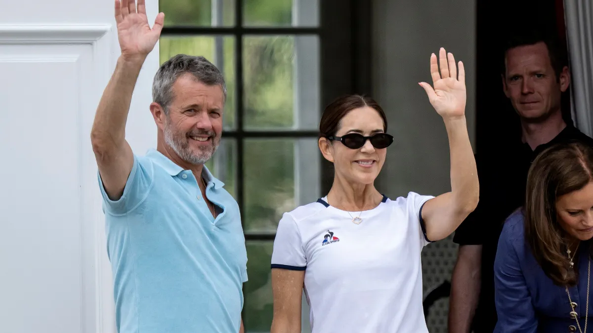 Kong Frederik og dronning Mary slapper af med privat togt ombord på Dannebrog.