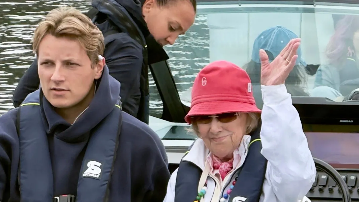 Sjældent set: Det her får smilet frem hos dronning Sonja i krisetid |  BILLED-BLADET