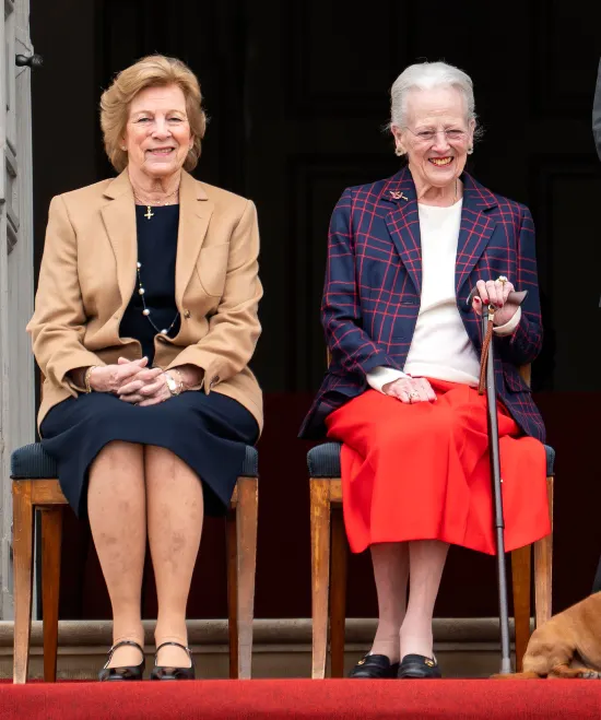 Dronning Anne-Marie er nu kommet til Sønderjylland og har gjort dronning Margrethe selskab på Graasten Slot, hvor prinsesse Benedikte også nyder denne del af sommeren.