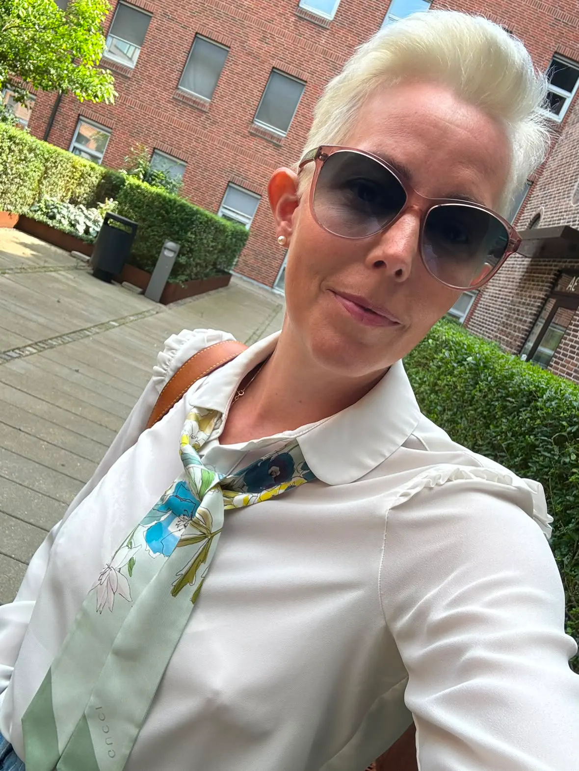 Mai Mercado viser sine flotte, blonde frisure frem.