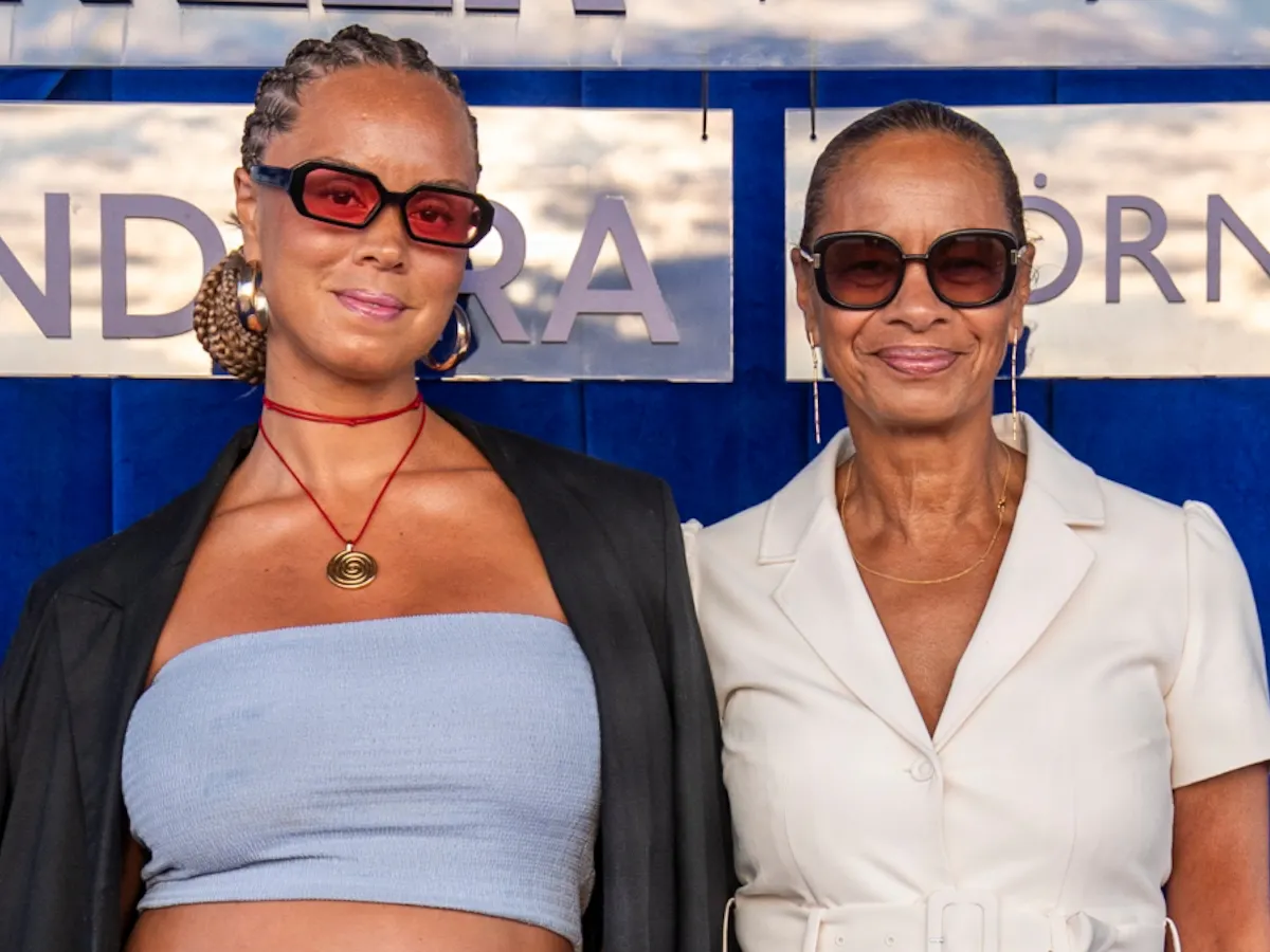 Stolt Jacqueline Friis-Mikkelsen: Gravid datter viste sin flotte mave frem i ægte Rihanna-stil | BILLED-BLADET