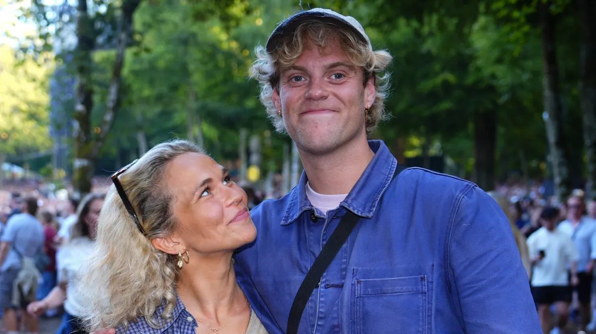 Forelsket Hjalmer viser kæresten frem: Vi er meget lykkelige | BILLED-BLADET