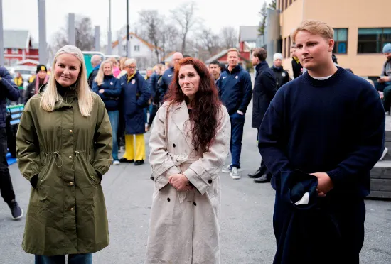 Kronprinsesse Mette-Marit og prins Sverre Magnus er her til europæisk klubkamp i Bodø/Glimt sammen med fodboldforbundets boss Lise Klaveness, som selv er tidligere norsk landsholdsspiller.